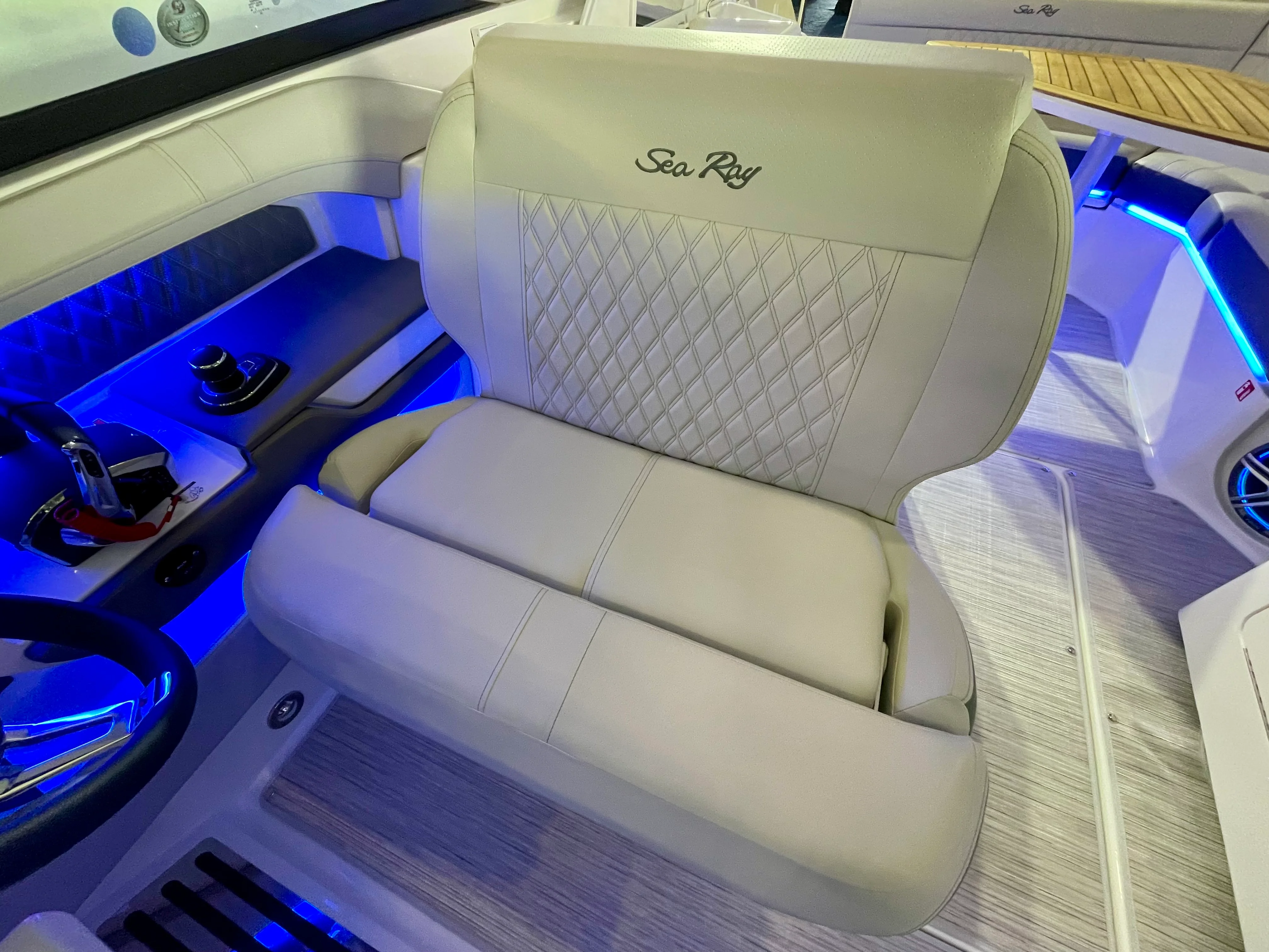 2026 Sea Ray SLX 310 Outboard Image Thumbnail #8