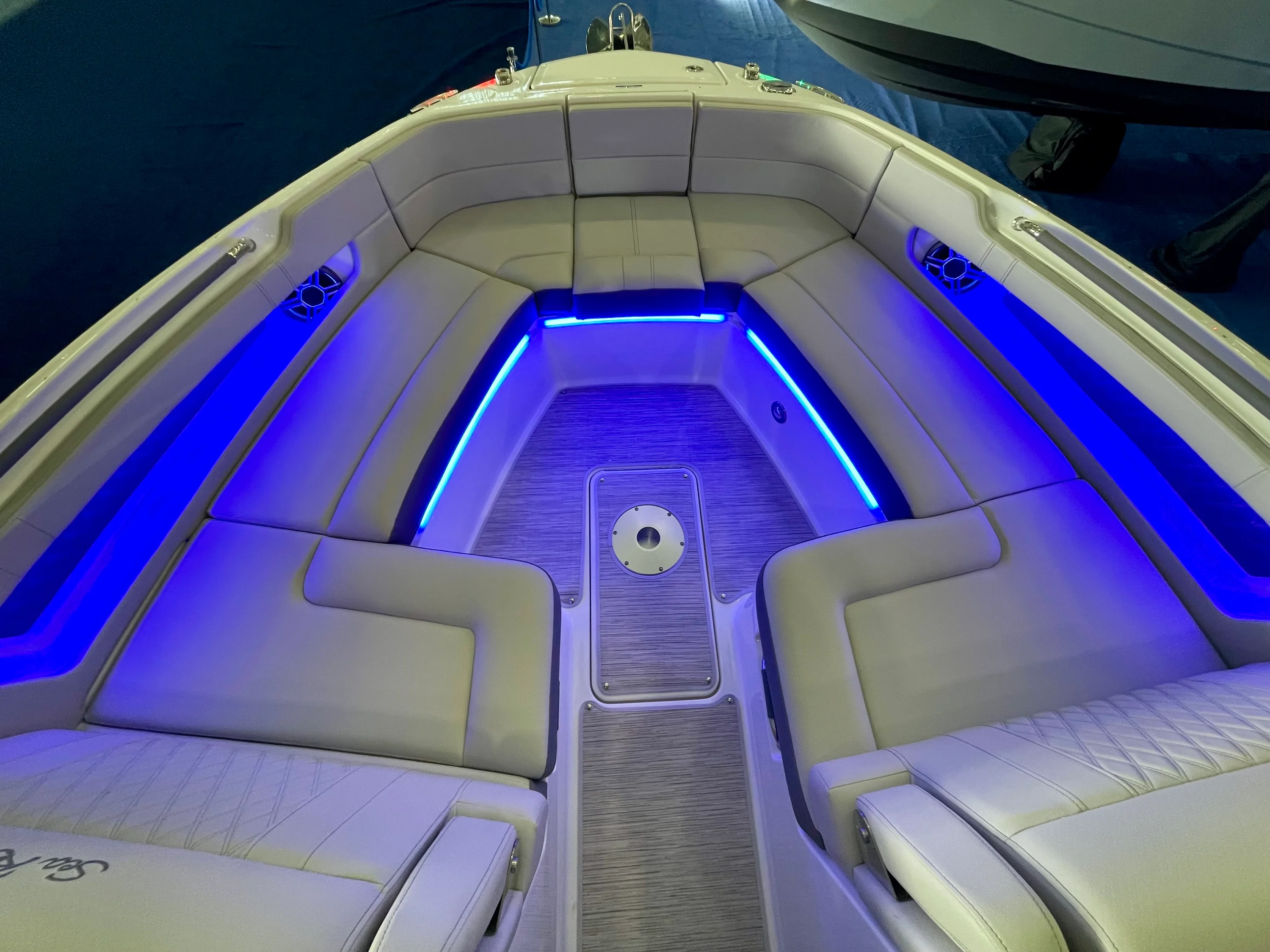 2026 Sea Ray SLX 310 Outboard Image Thumbnail #14