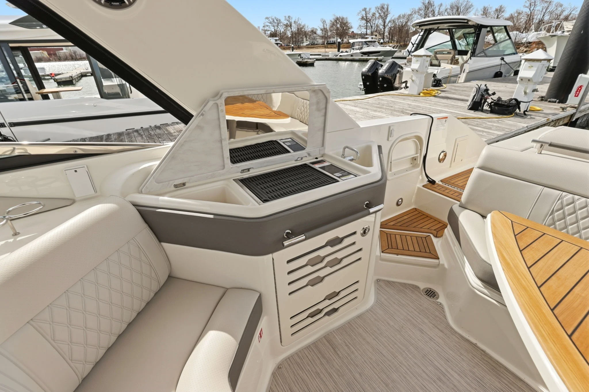 2026 Sea Ray SLX 310 Outboard Image Thumbnail #9