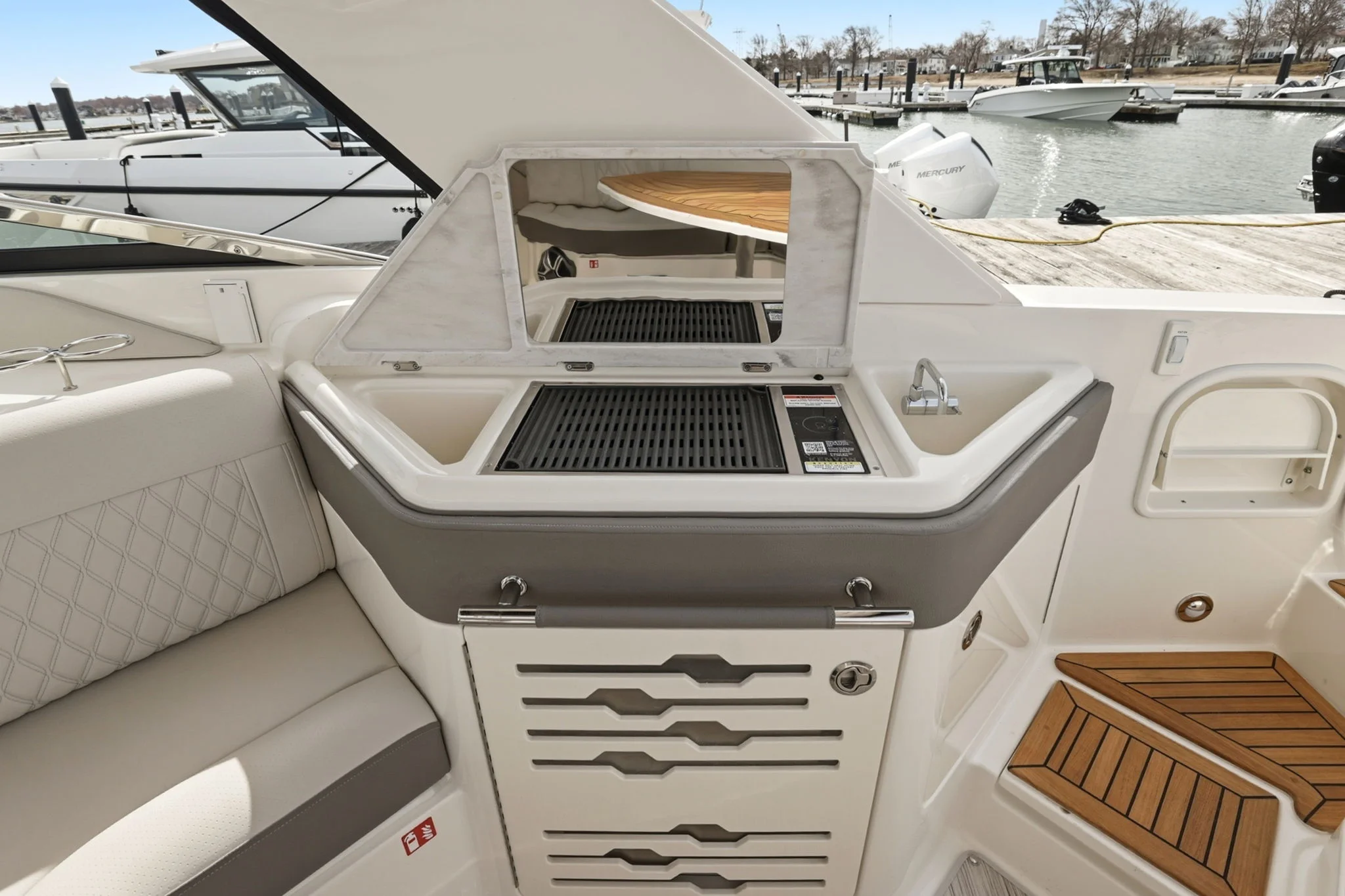 2026 Sea Ray SLX 310 Outboard Image Thumbnail #10