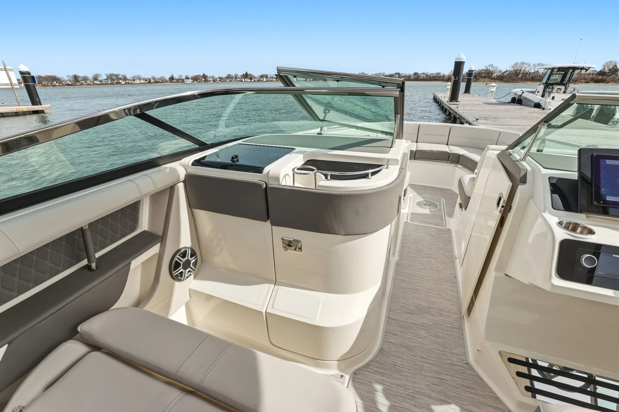 2026 Sea Ray SLX 310 Outboard Image Thumbnail #19