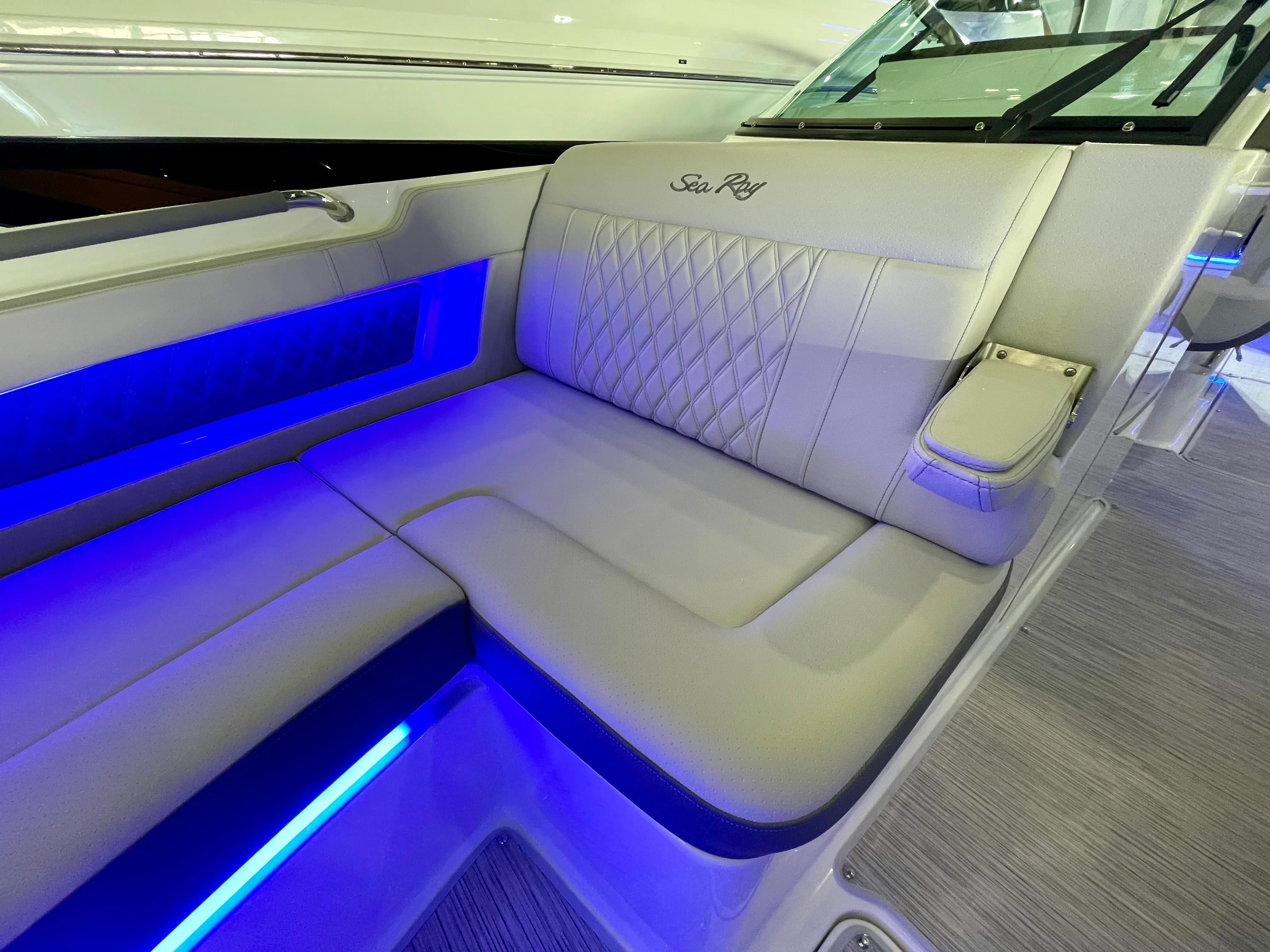 2026 Sea Ray SLX 310 Outboard Image Thumbnail #15