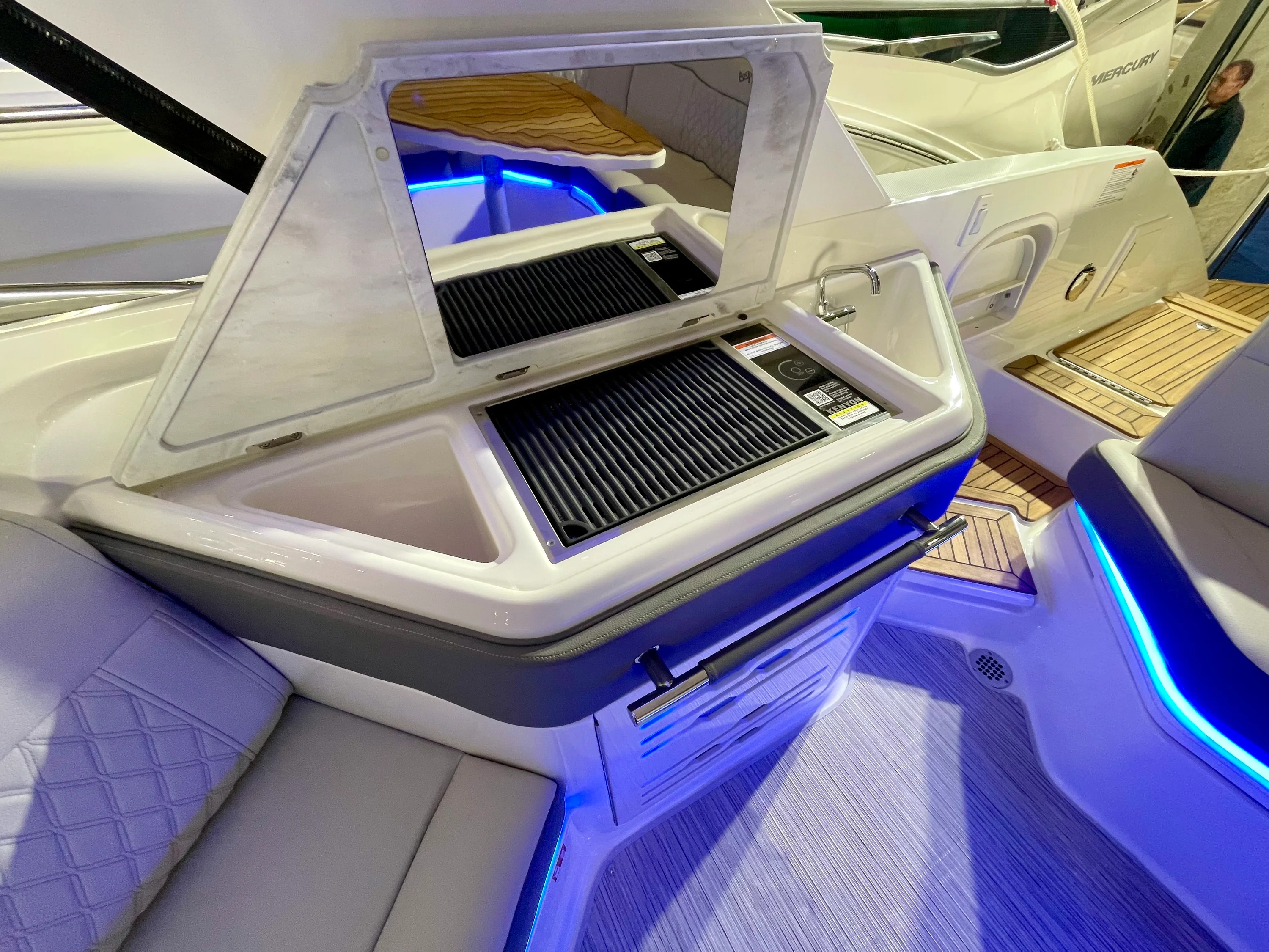 2026 Sea Ray SLX 310 Outboard Image Thumbnail #4