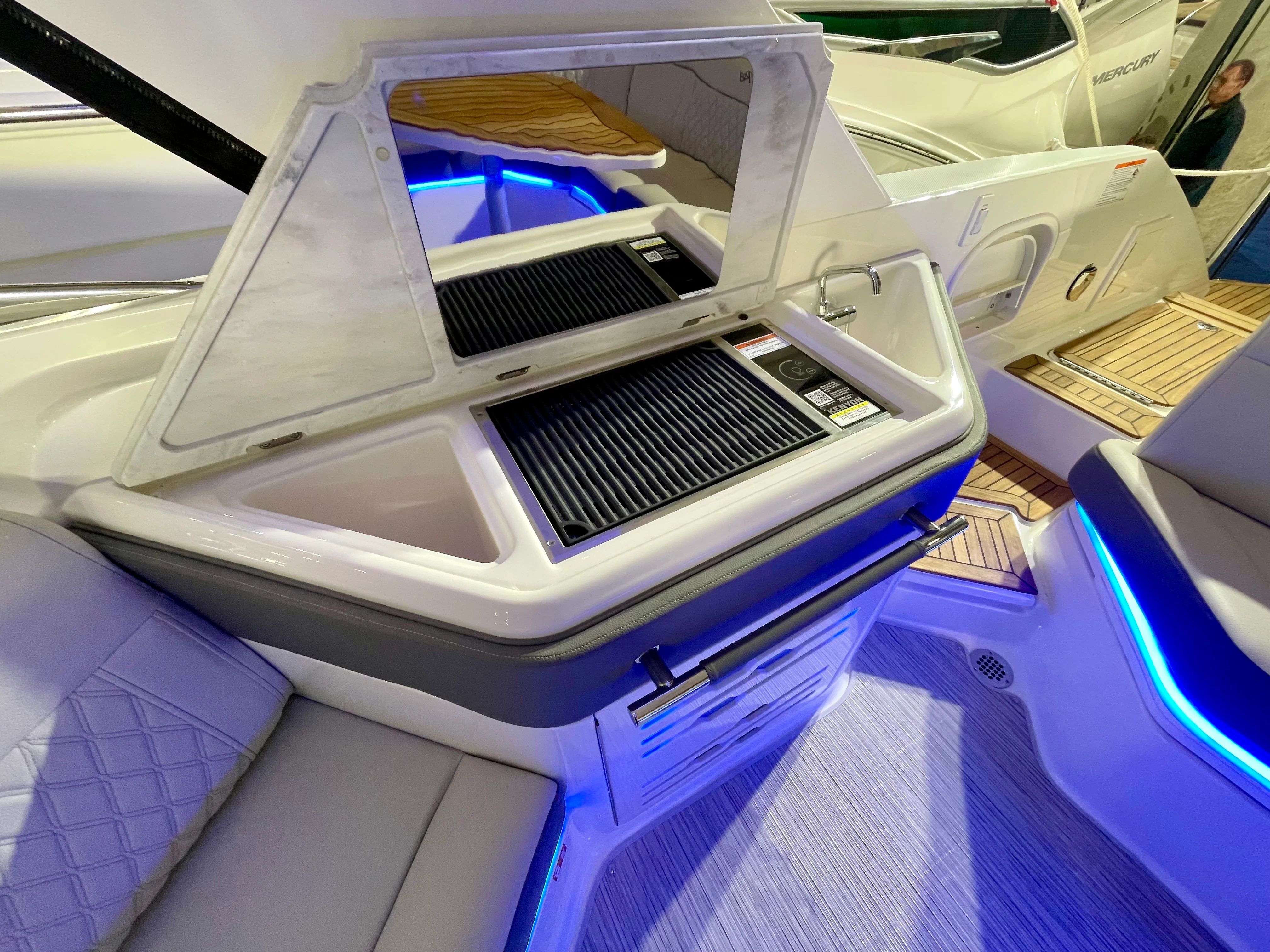 2026 Sea Ray SLX 310 Outboard Image Thumbnail #4