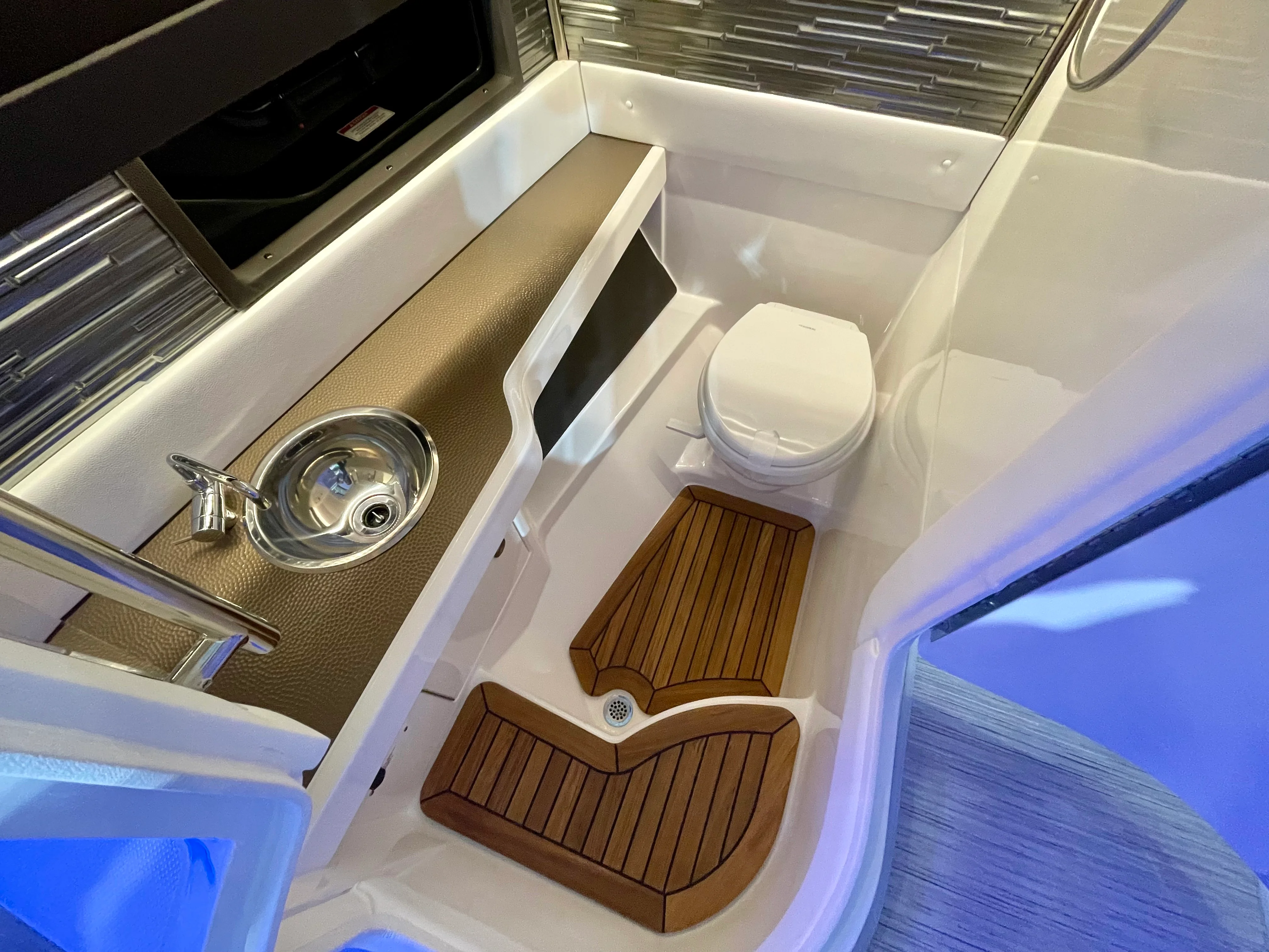 2026 Sea Ray SLX 310 Outboard Image Thumbnail #12