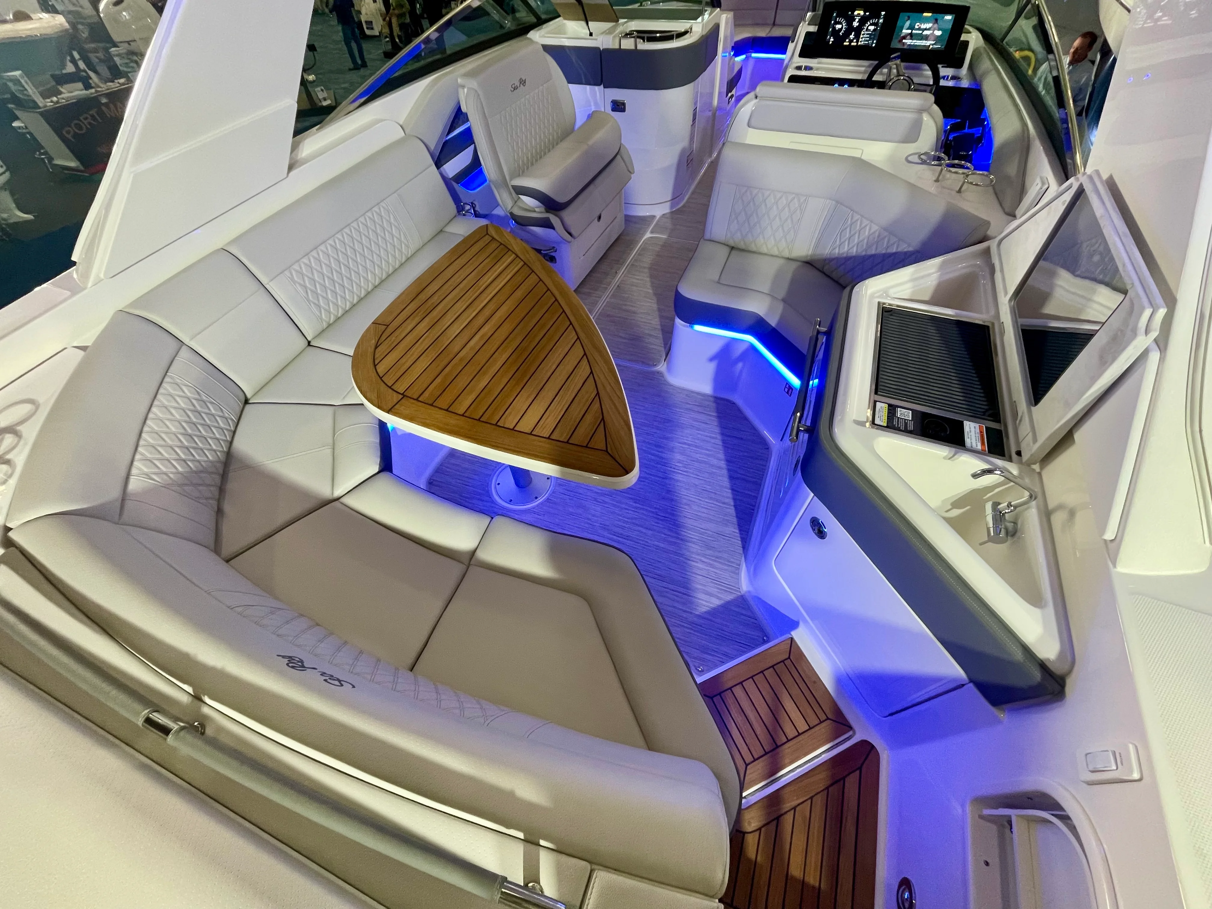 2026 Sea Ray SLX 310 Outboard Image Thumbnail #3