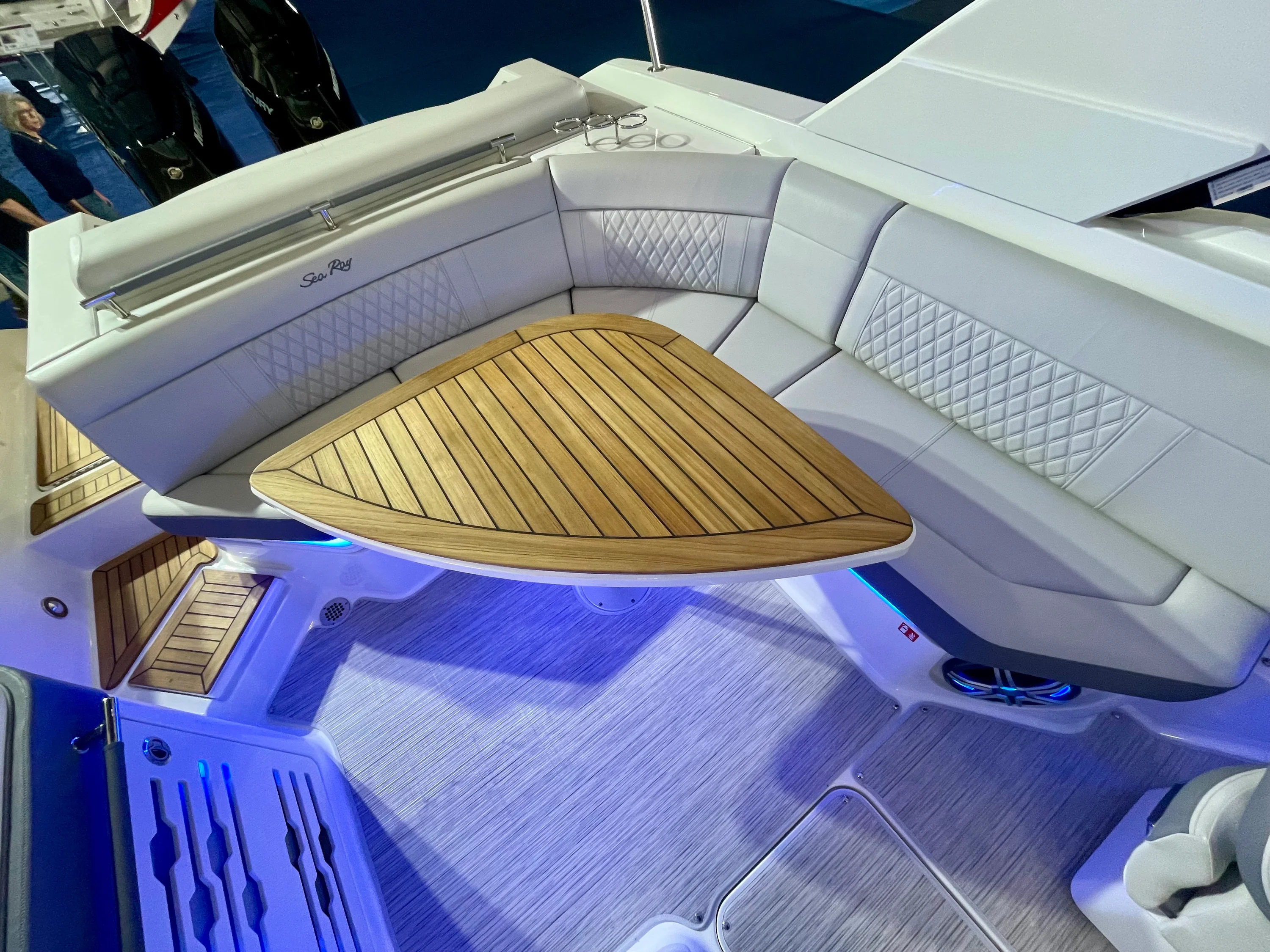 2026 Sea Ray SLX 310 Outboard Image Thumbnail #5