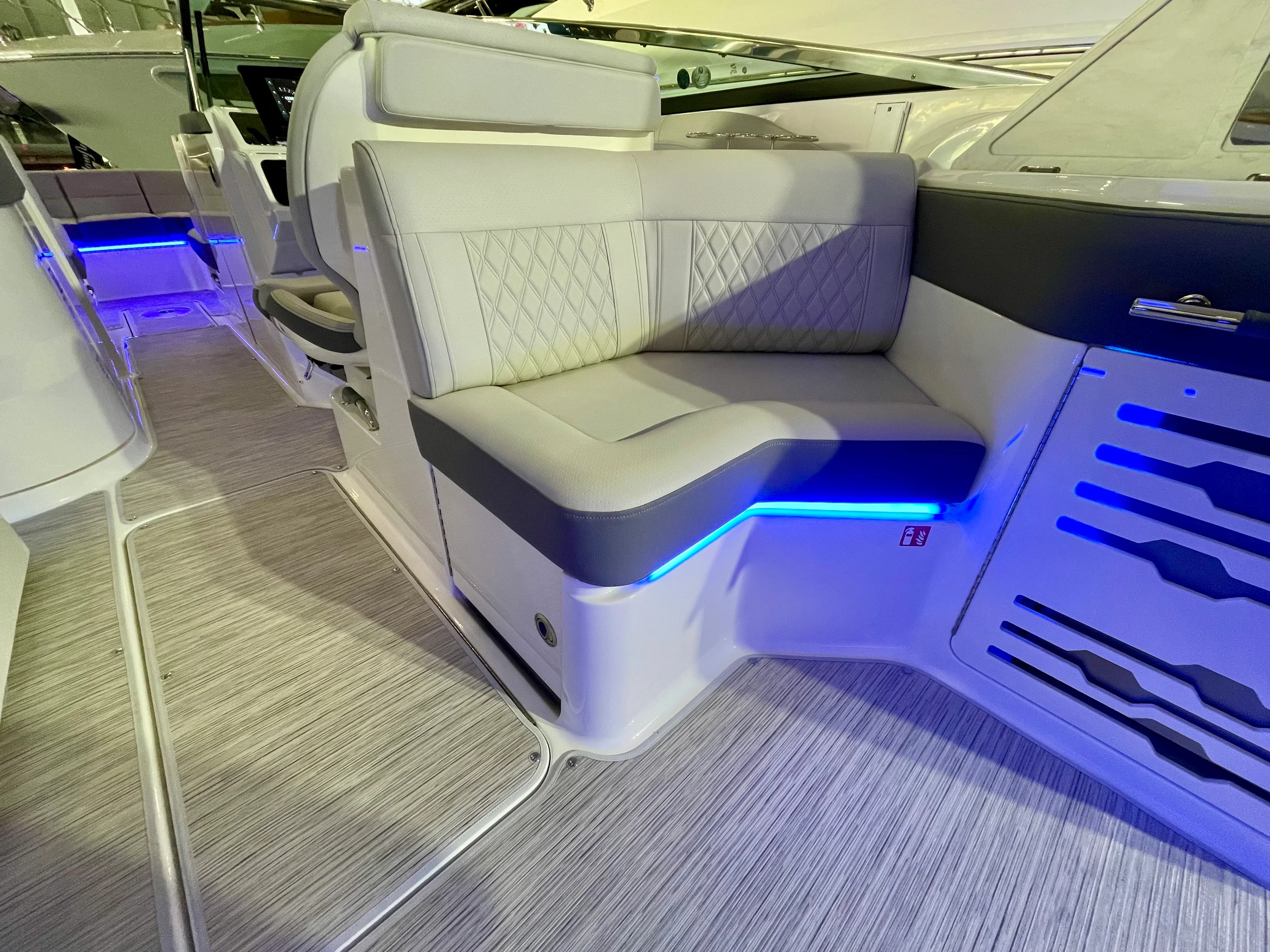 2026 Sea Ray SLX 310 Outboard Image Thumbnail #6