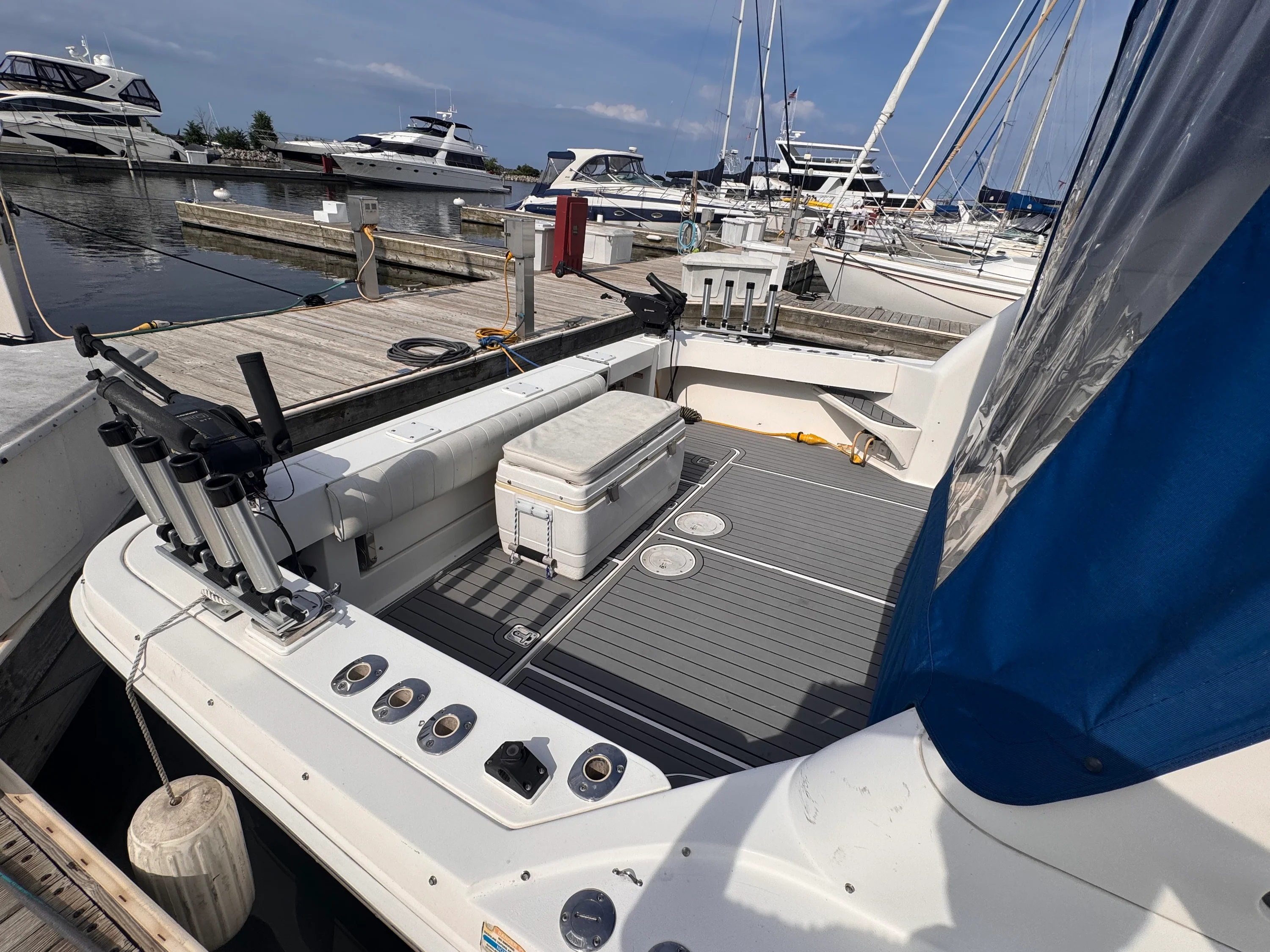 1997 Sea Ray 330 EXPRESS CRUISER Image Thumbnail #5