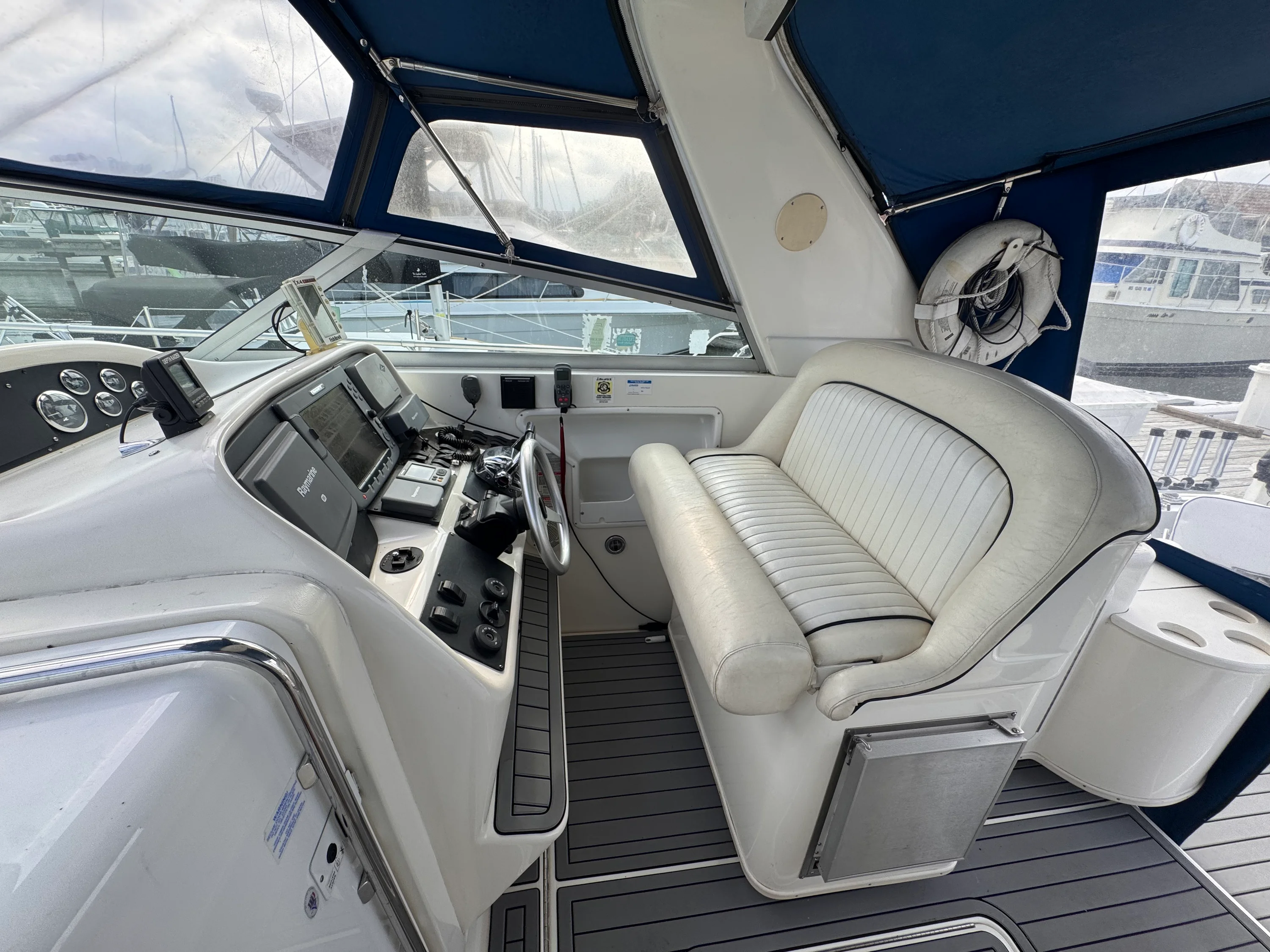 1997 Sea Ray 330 EXPRESS CRUISER Image Thumbnail #8