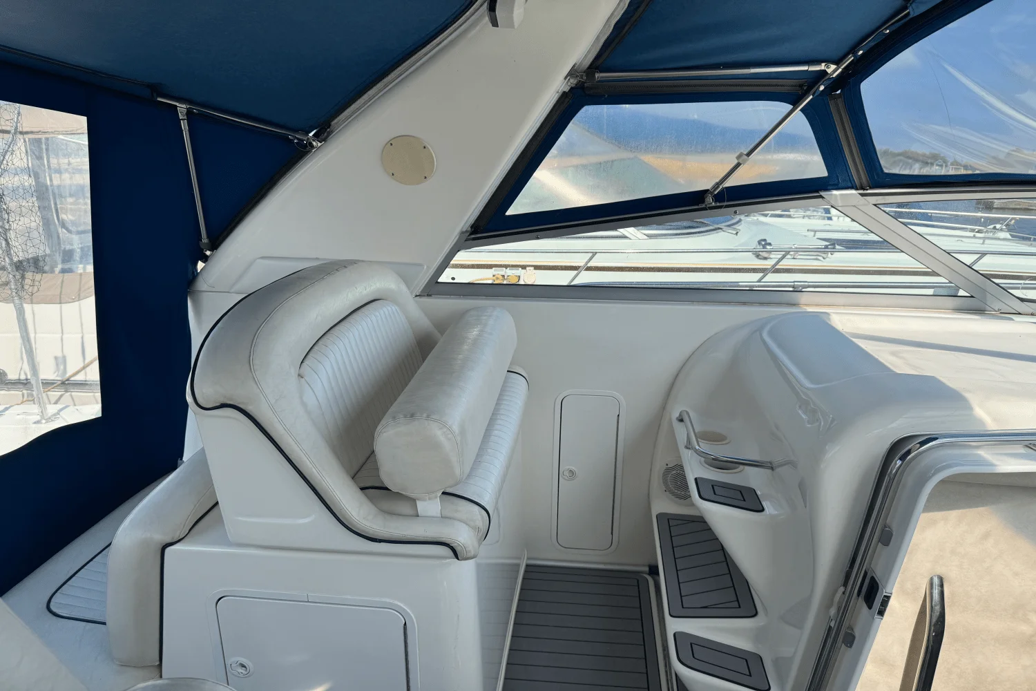 1997 Sea Ray 330 EXPRESS CRUISER Image Thumbnail #9