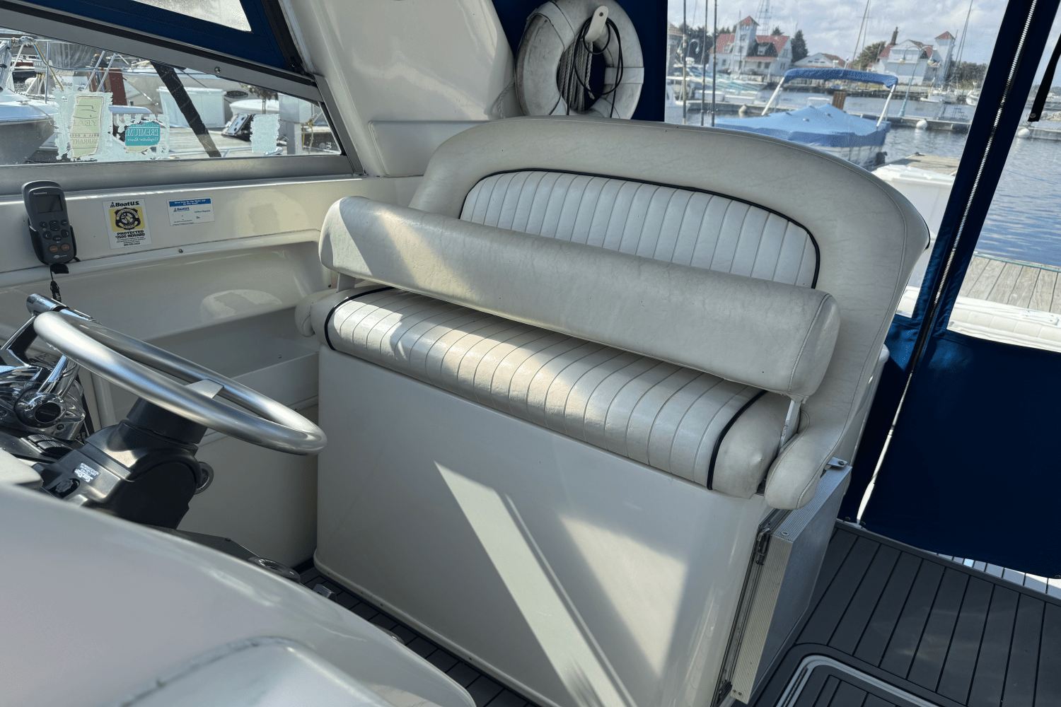 1997 Sea Ray 330 EXPRESS CRUISER Image Thumbnail #15