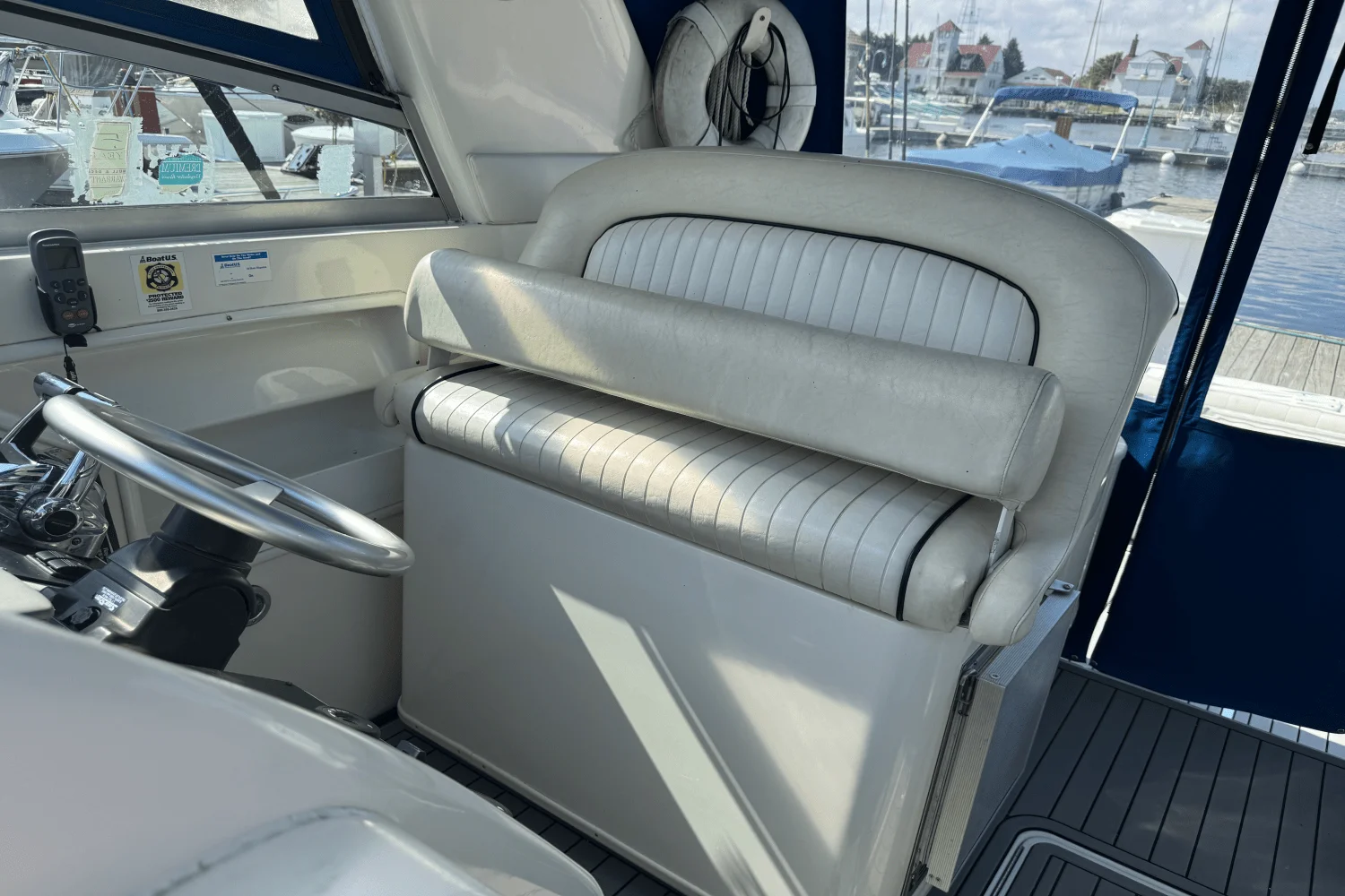 1997 Sea Ray 330 EXPRESS CRUISER Image Thumbnail #15