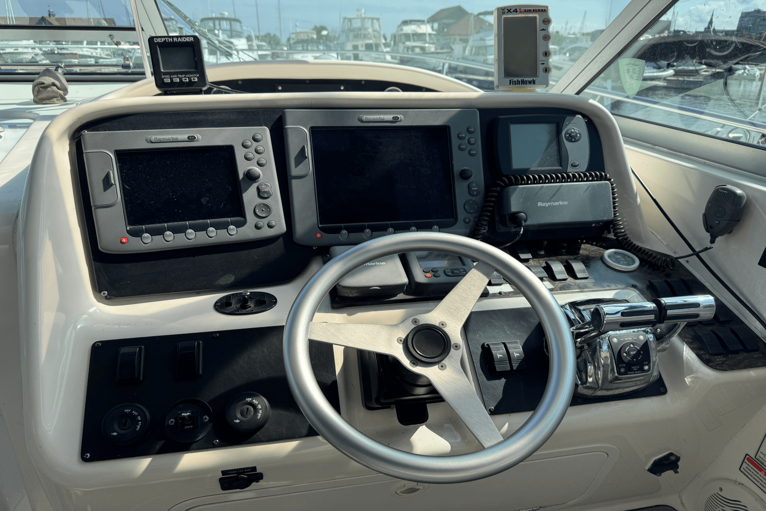 1997 Sea Ray 330 EXPRESS CRUISER Image Thumbnail #4