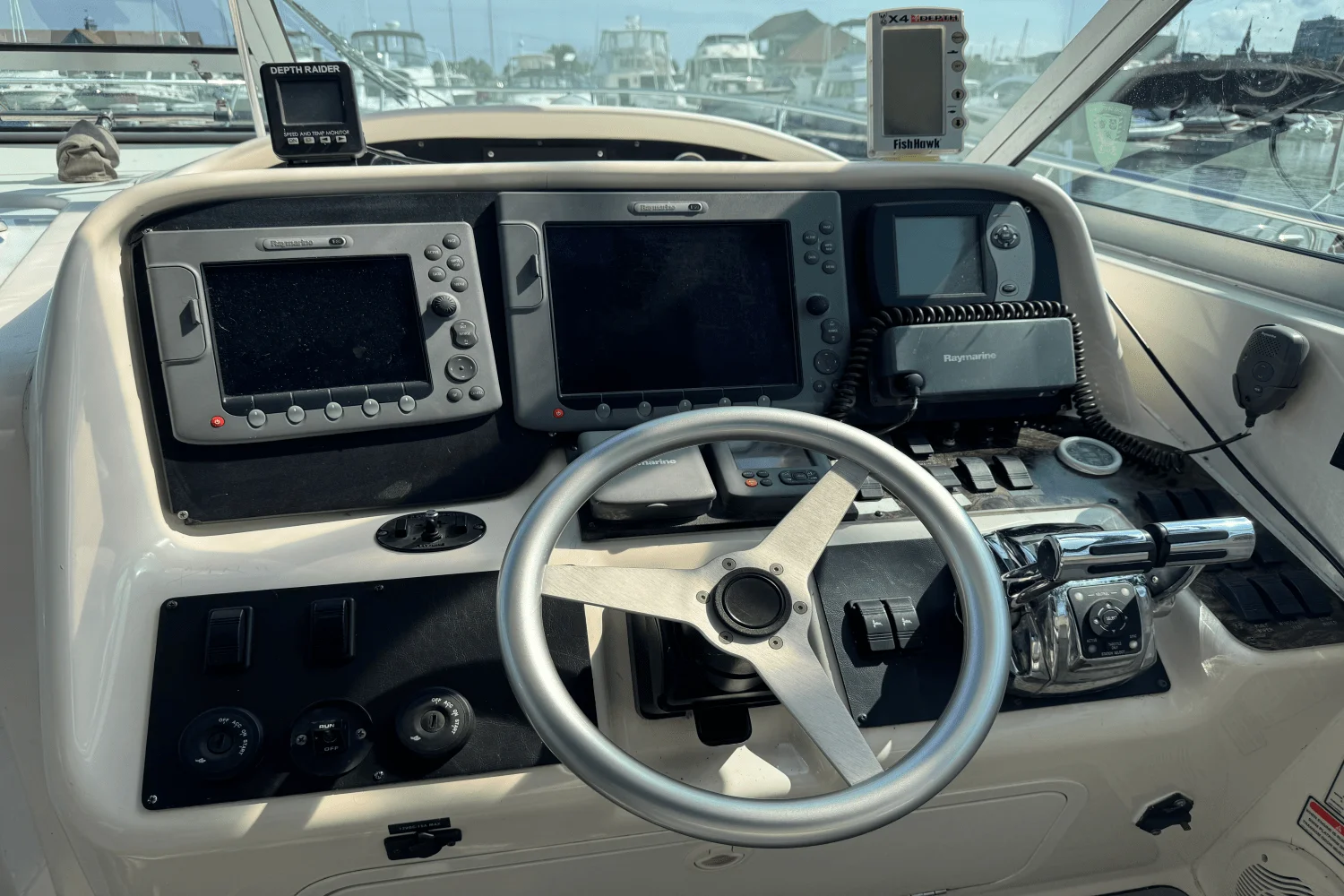 1997 Sea Ray 330 EXPRESS CRUISER Image Thumbnail #4