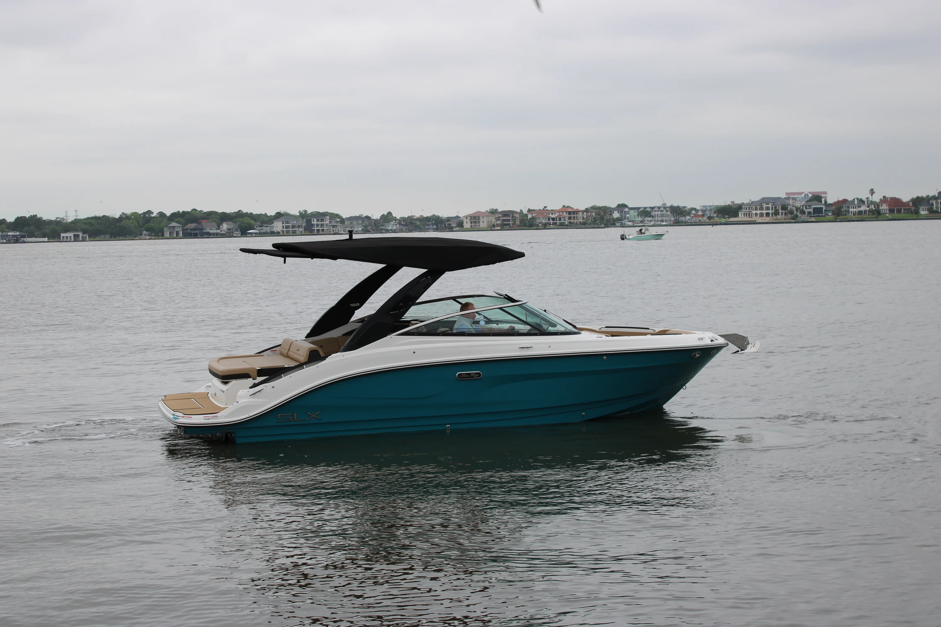 2026 Sea Ray SLX 260 Image Thumbnail #9