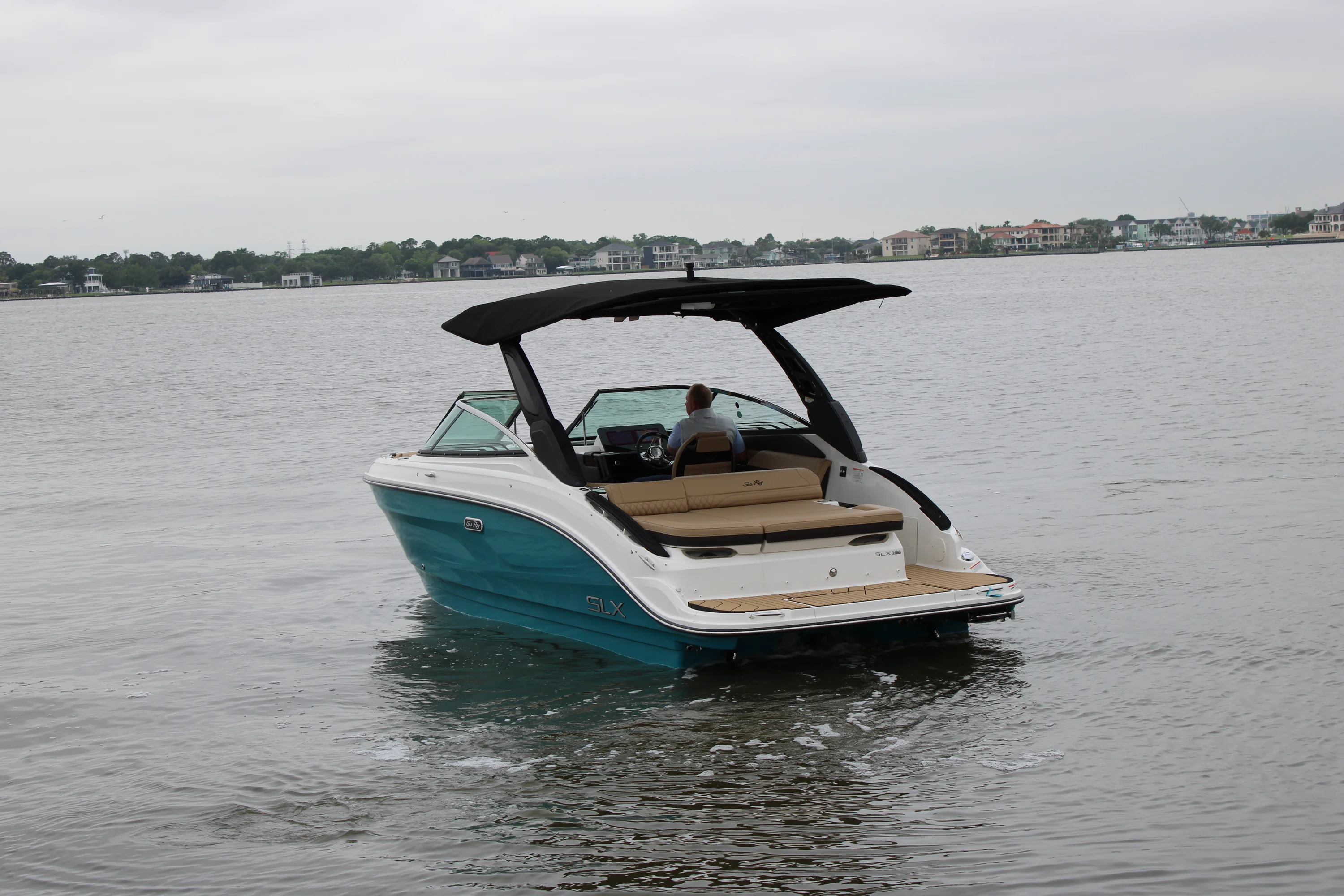 2026 Sea Ray SLX 260 Image Thumbnail #3