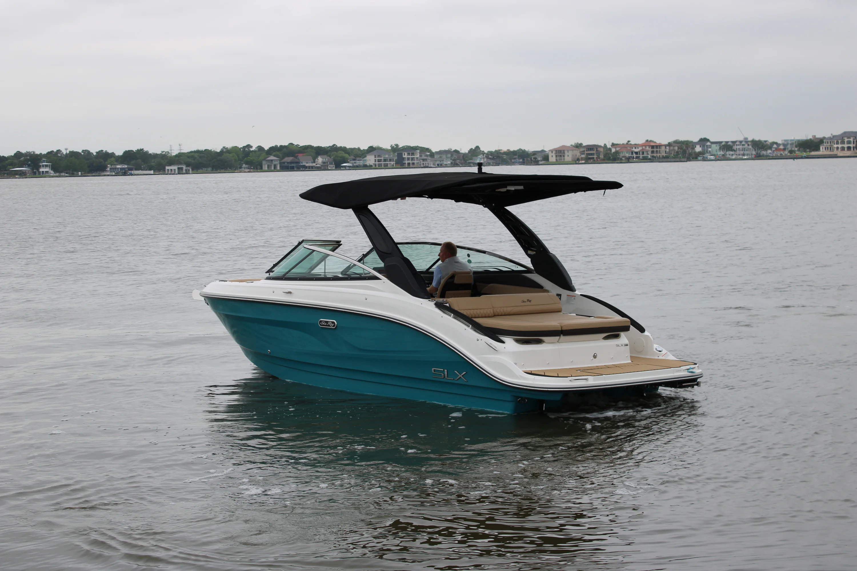 2026 Sea Ray SLX 260 Image Thumbnail #2