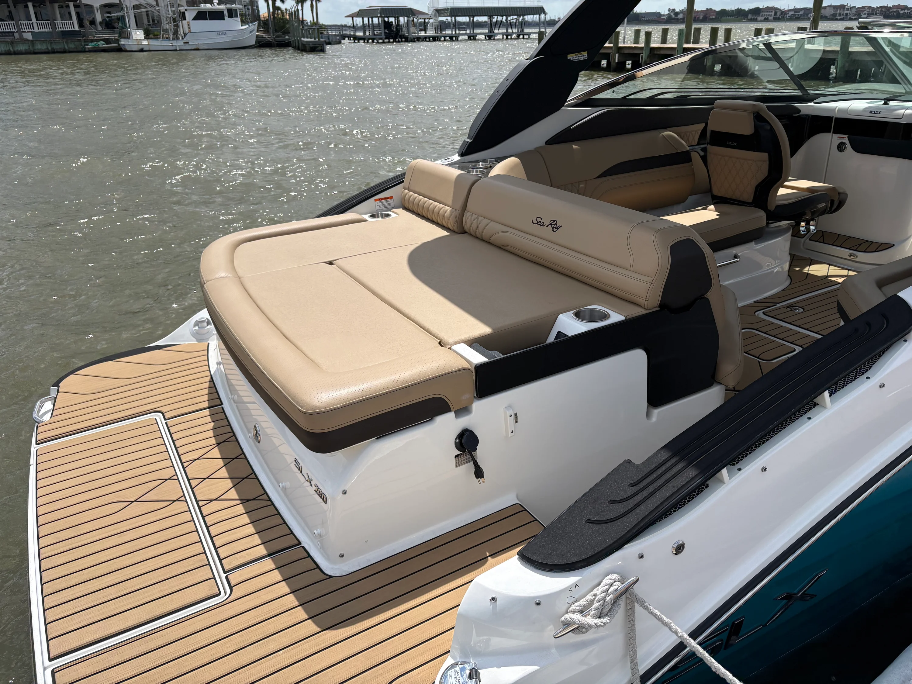 2026 Sea Ray SLX 260 Image Thumbnail #18