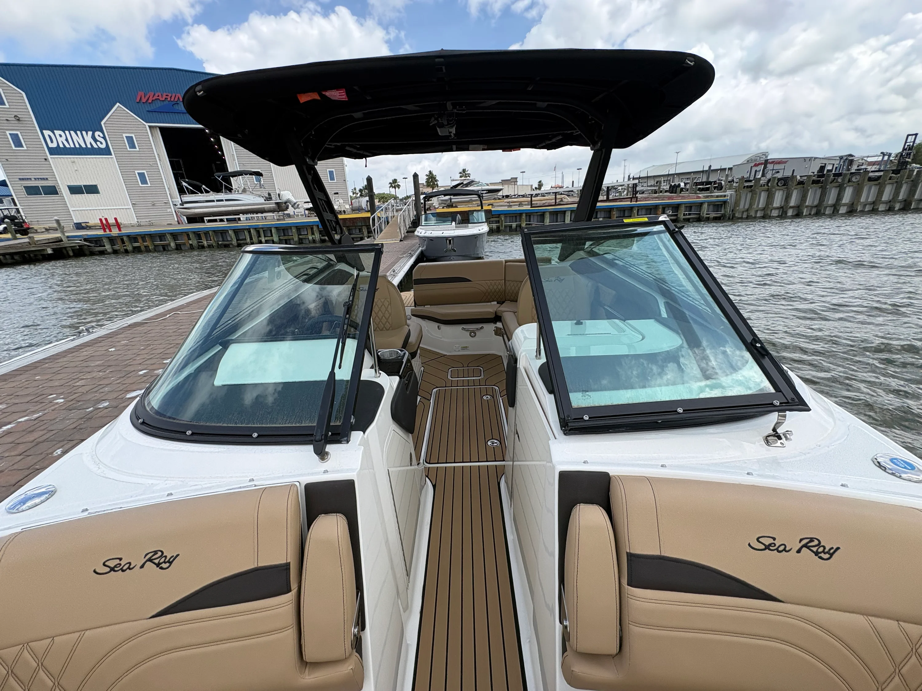 2026 Sea Ray SLX 260 Image Thumbnail #9