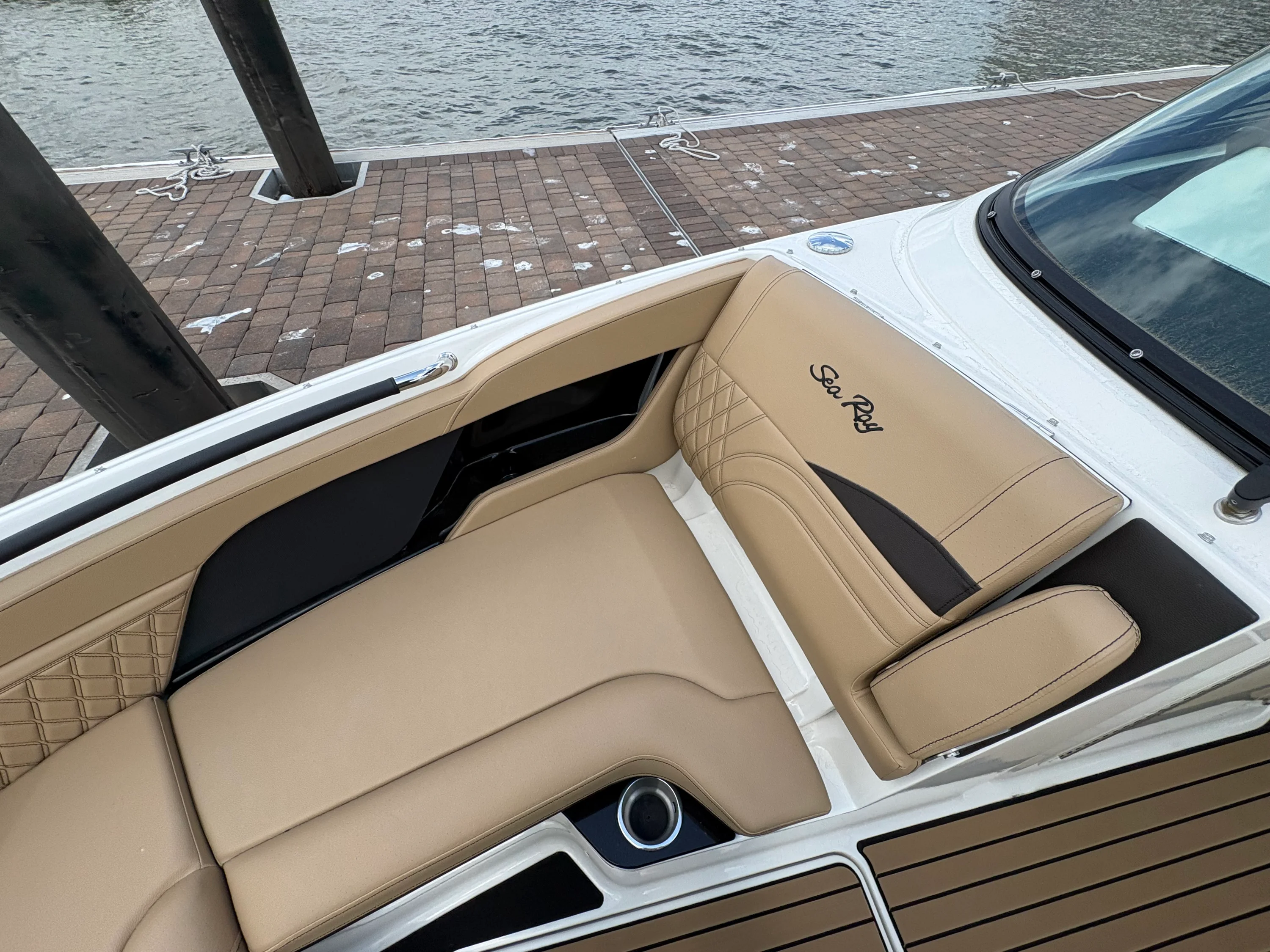 2026 Sea Ray SLX 260 Image Thumbnail #8