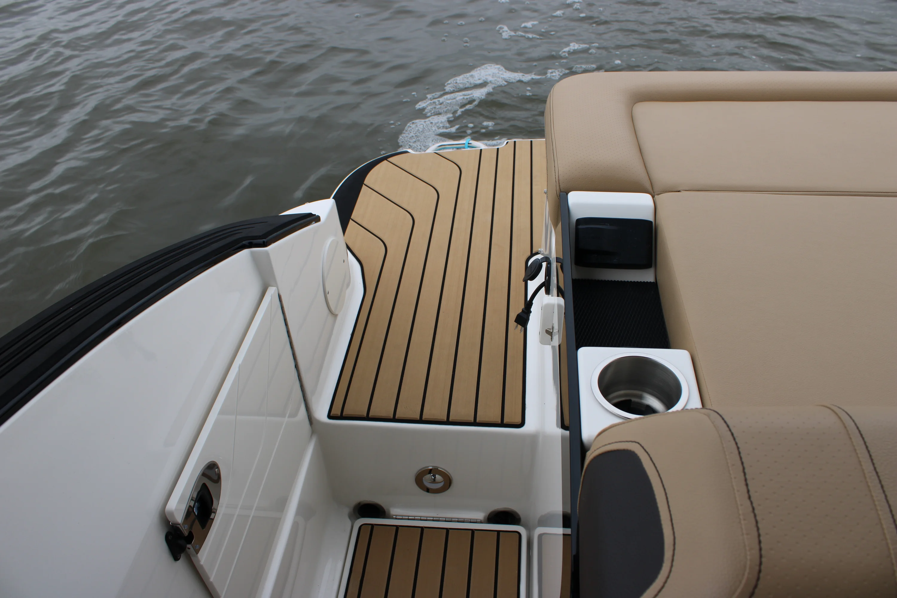 2026 Sea Ray SLX 260 Image Thumbnail #17