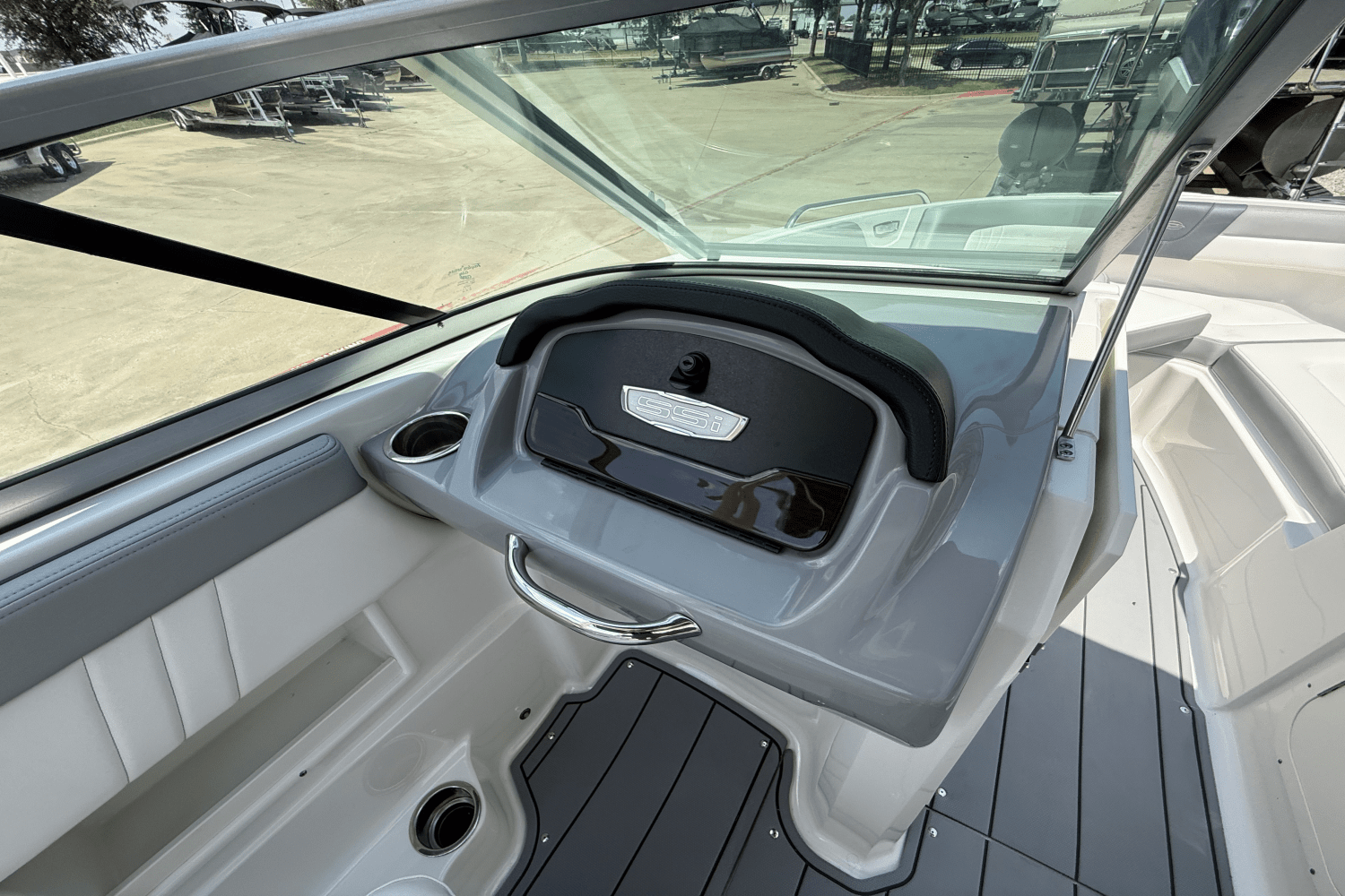 2021 Chaparral 230 SSI Image Thumbnail #18