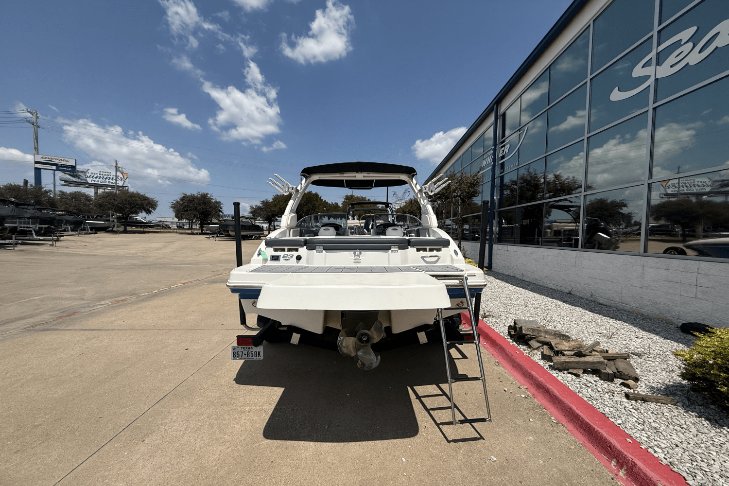 2021 Chaparral 230 SSI Image Thumbnail #3