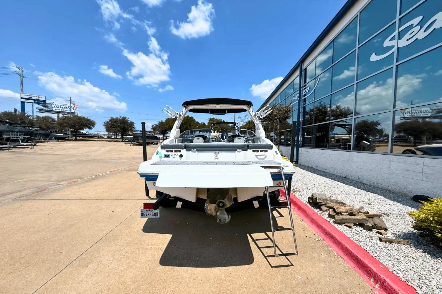 2021 Chaparral 230 SSI Image Thumbnail #3