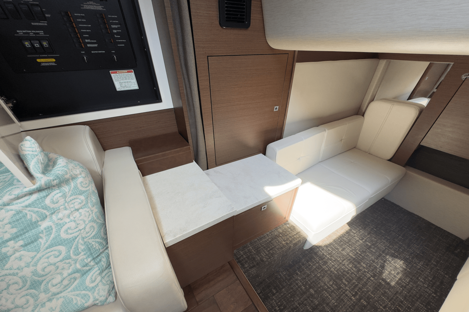 2014 Sea Ray 410 SUNDANCER Image Thumbnail #70