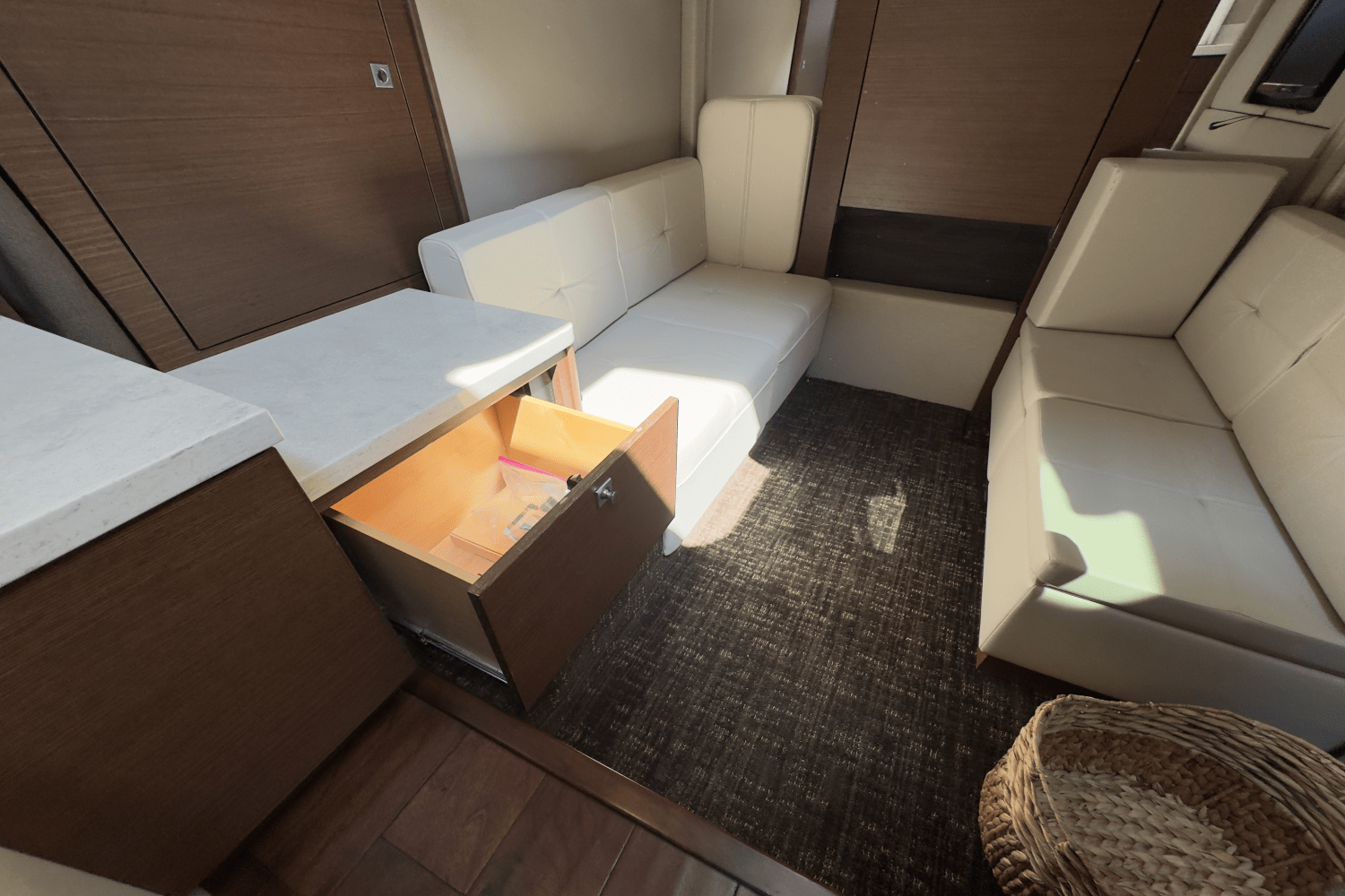 2014 Sea Ray 410 SUNDANCER Image Thumbnail #73