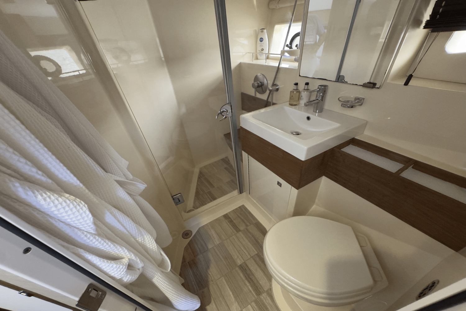 2014 Sea Ray 410 SUNDANCER Image Thumbnail #81