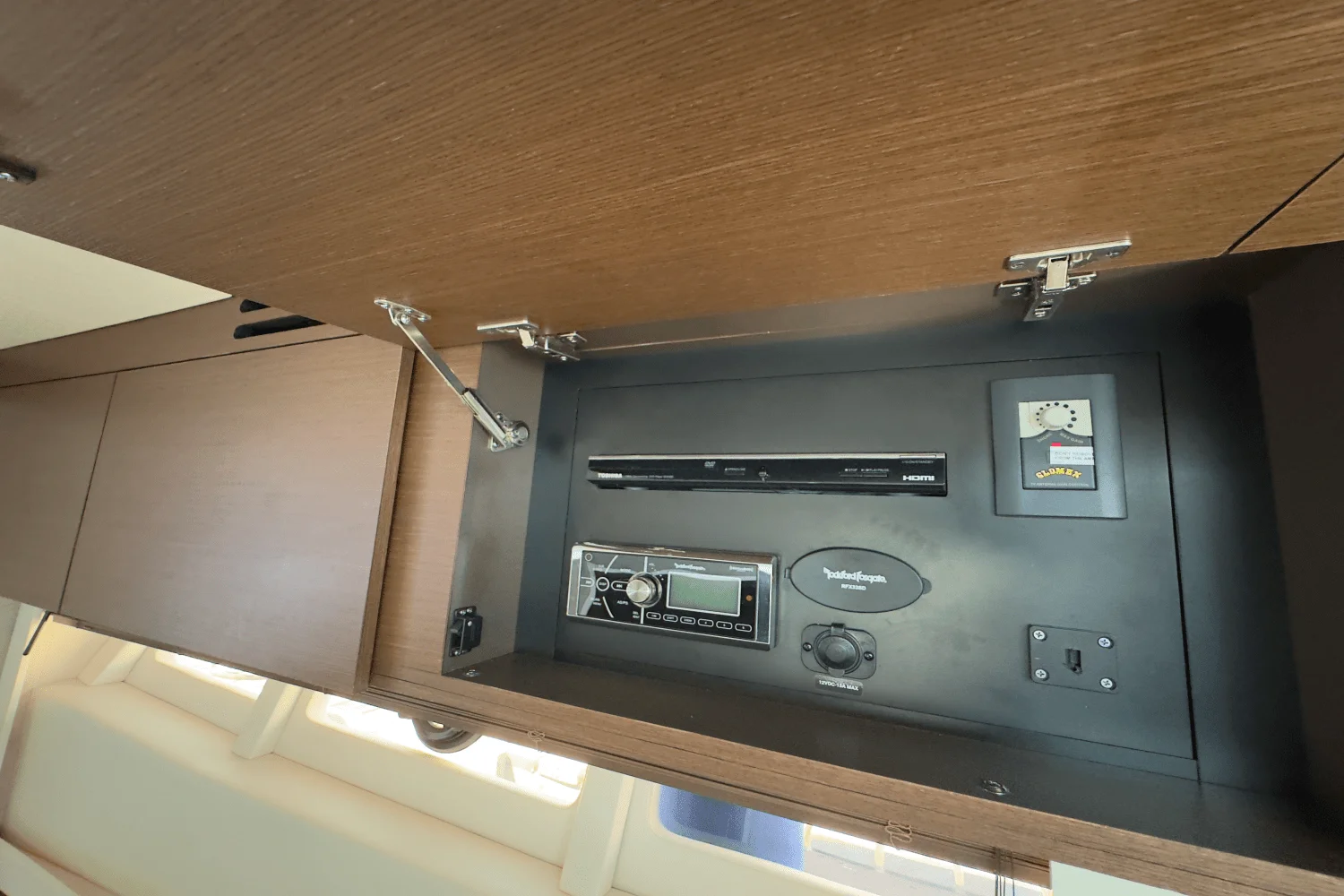 2014 Sea Ray 410 SUNDANCER Image Thumbnail #66