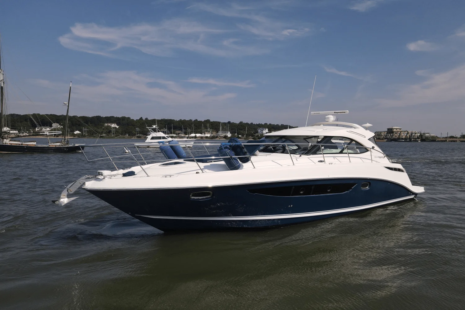 2014 Sea Ray 410 SUNDANCER Image Thumbnail #2