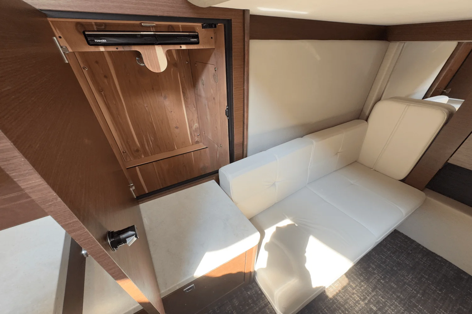2014 Sea Ray 410 SUNDANCER Image Thumbnail #71