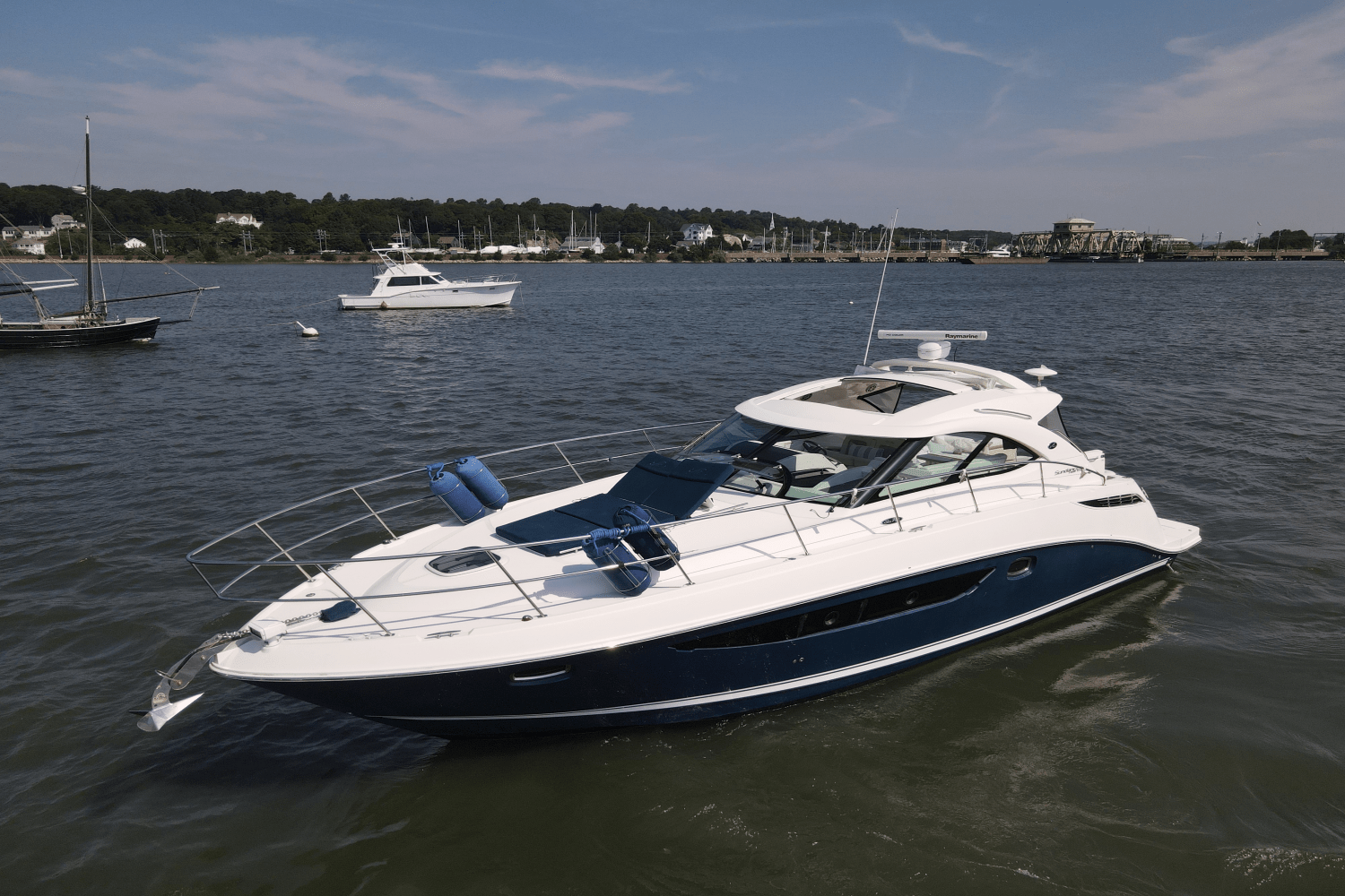 2014 Sea Ray 410 SUNDANCER Image Thumbnail #3