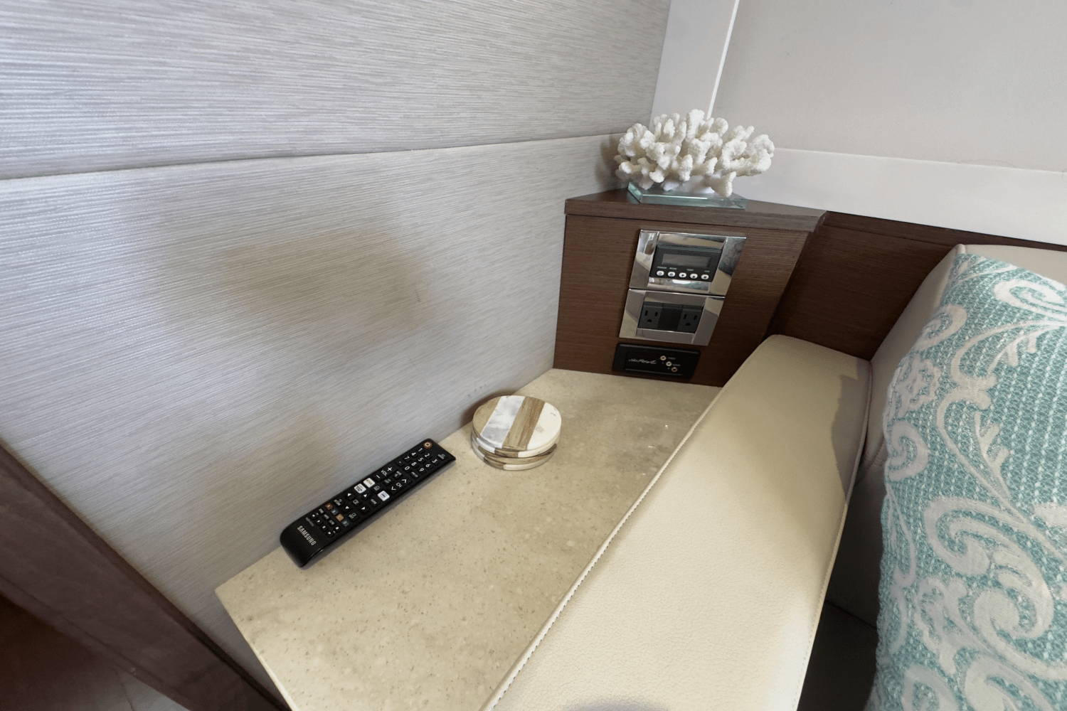 2014 Sea Ray 410 SUNDANCER Image Thumbnail #67