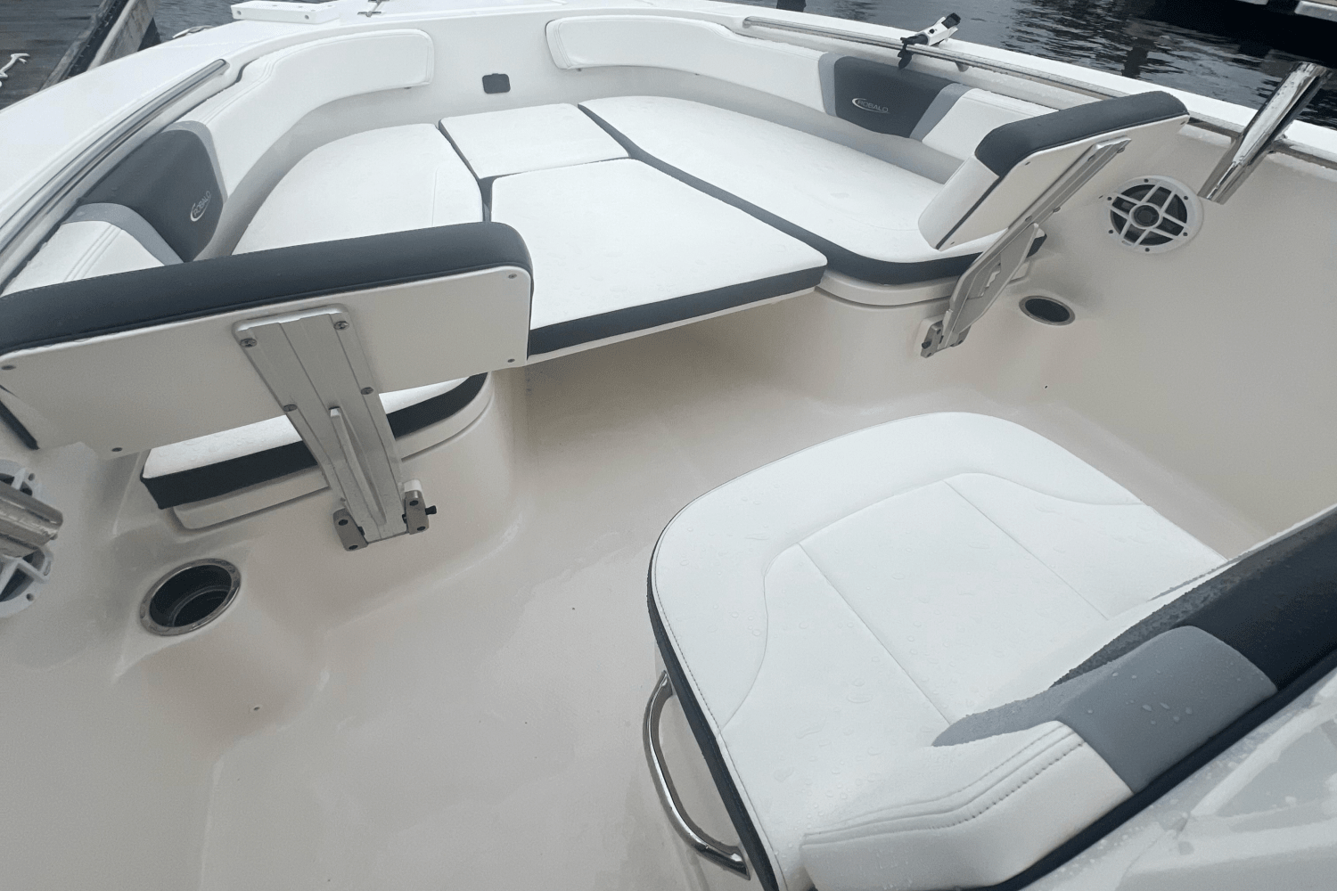 2023 Robalo R 200 Image Thumbnail #6