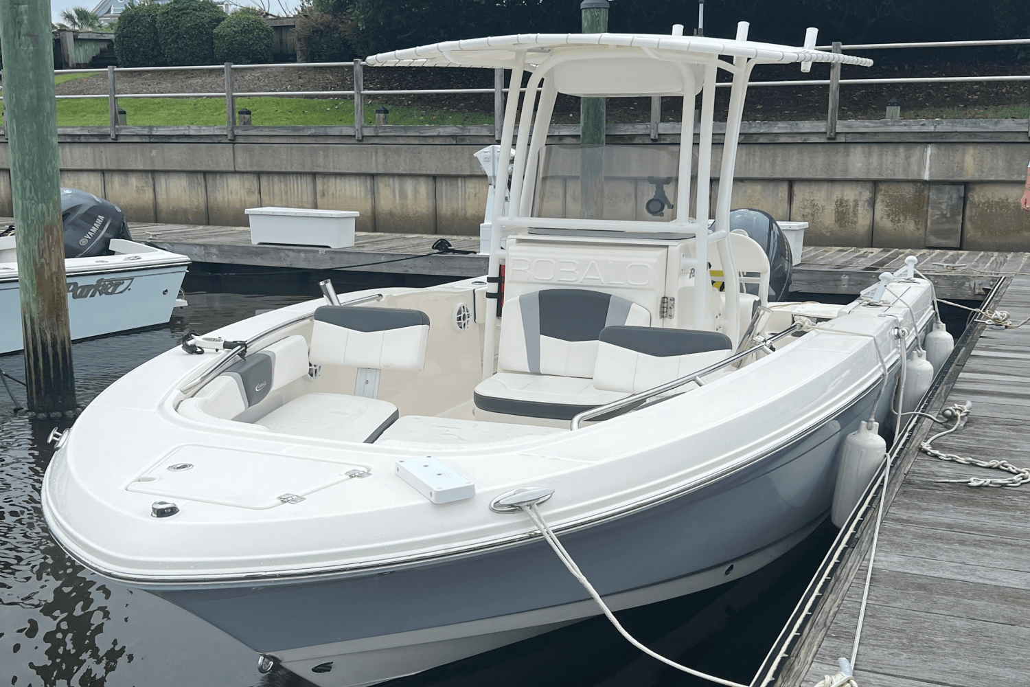2023 Robalo R 200 Image Thumbnail #1