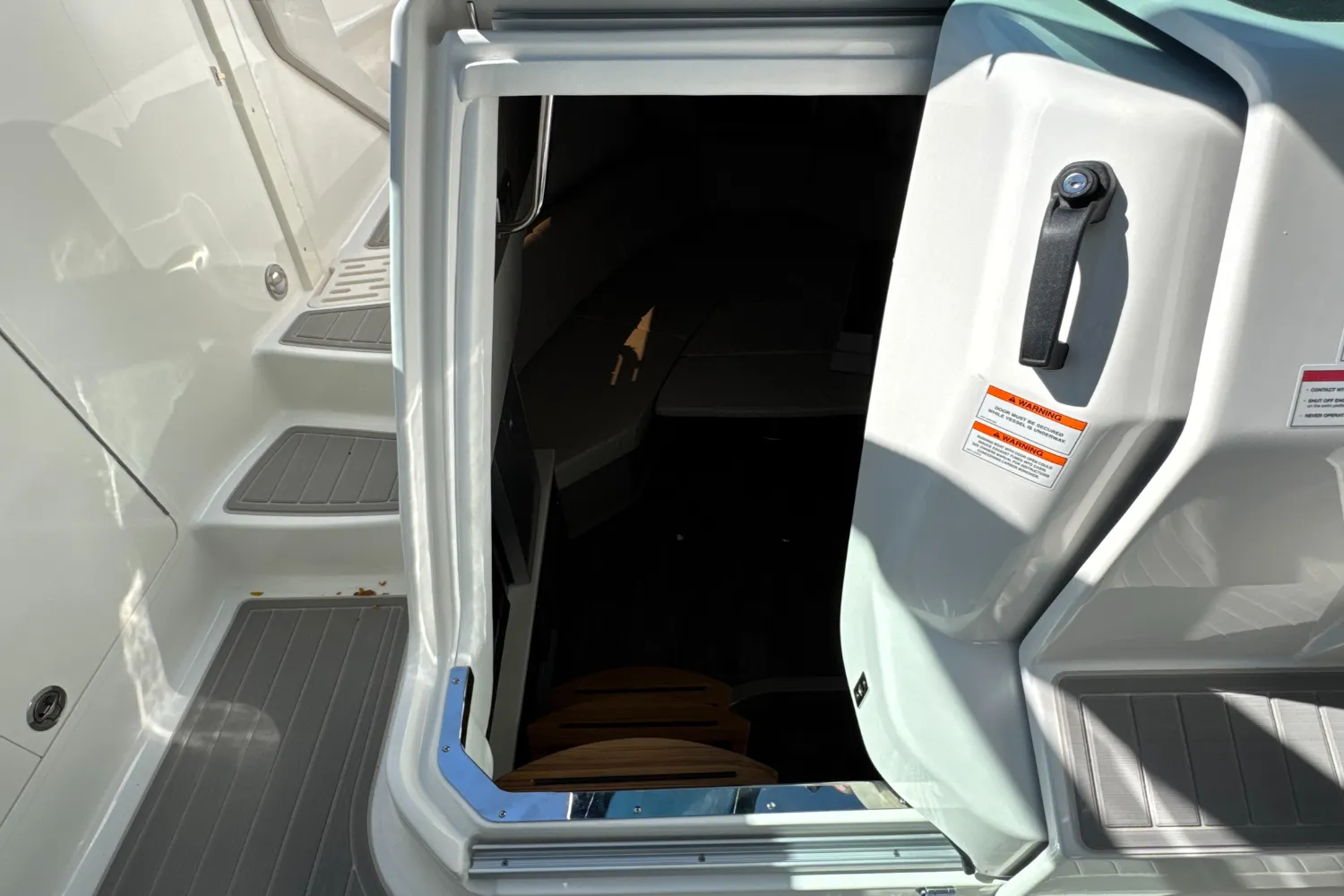 2026 Sea Ray Sundancer 320 Outboard Image Thumbnail #21