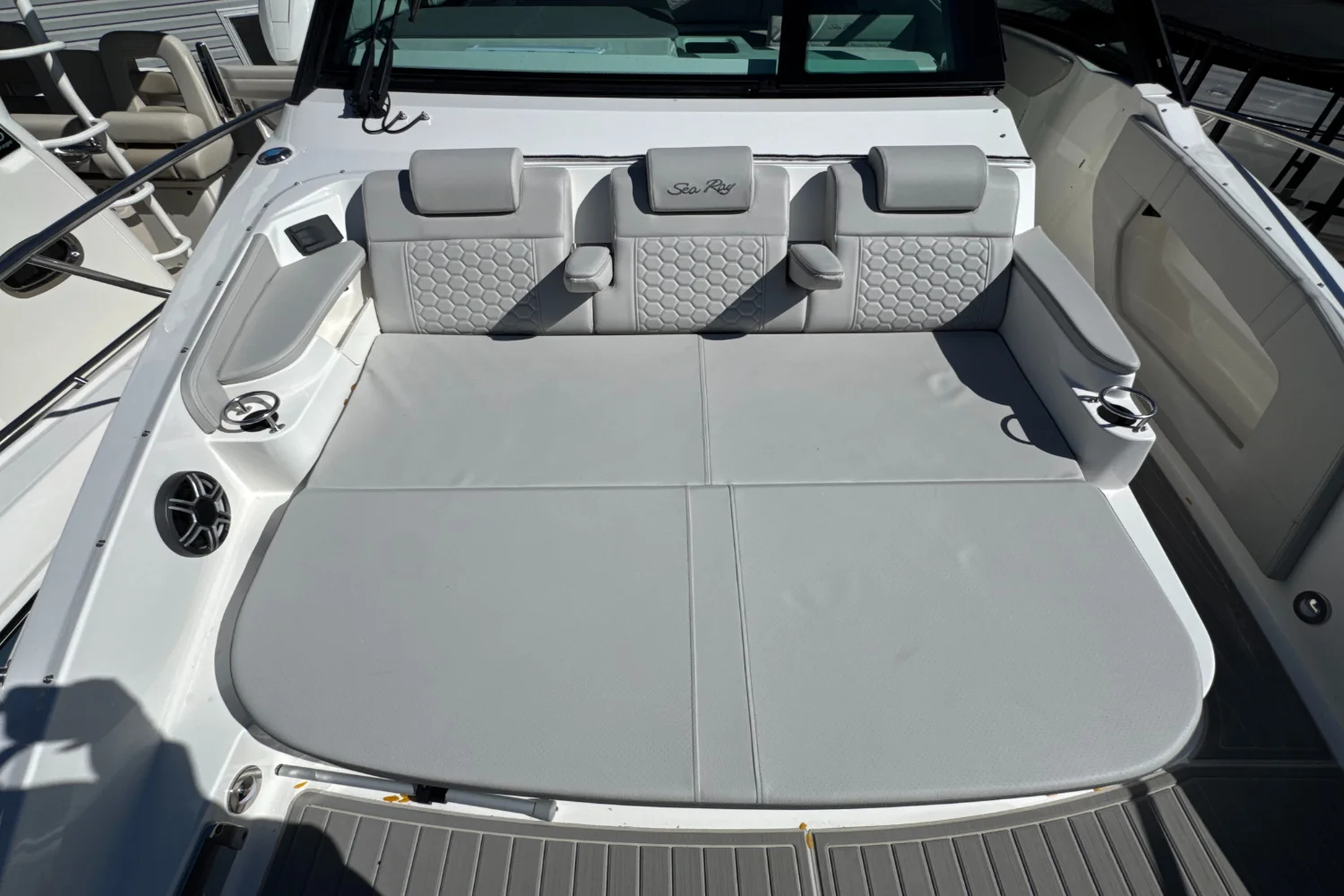 2026 Sea Ray Sundancer 320 Outboard Image Thumbnail #43