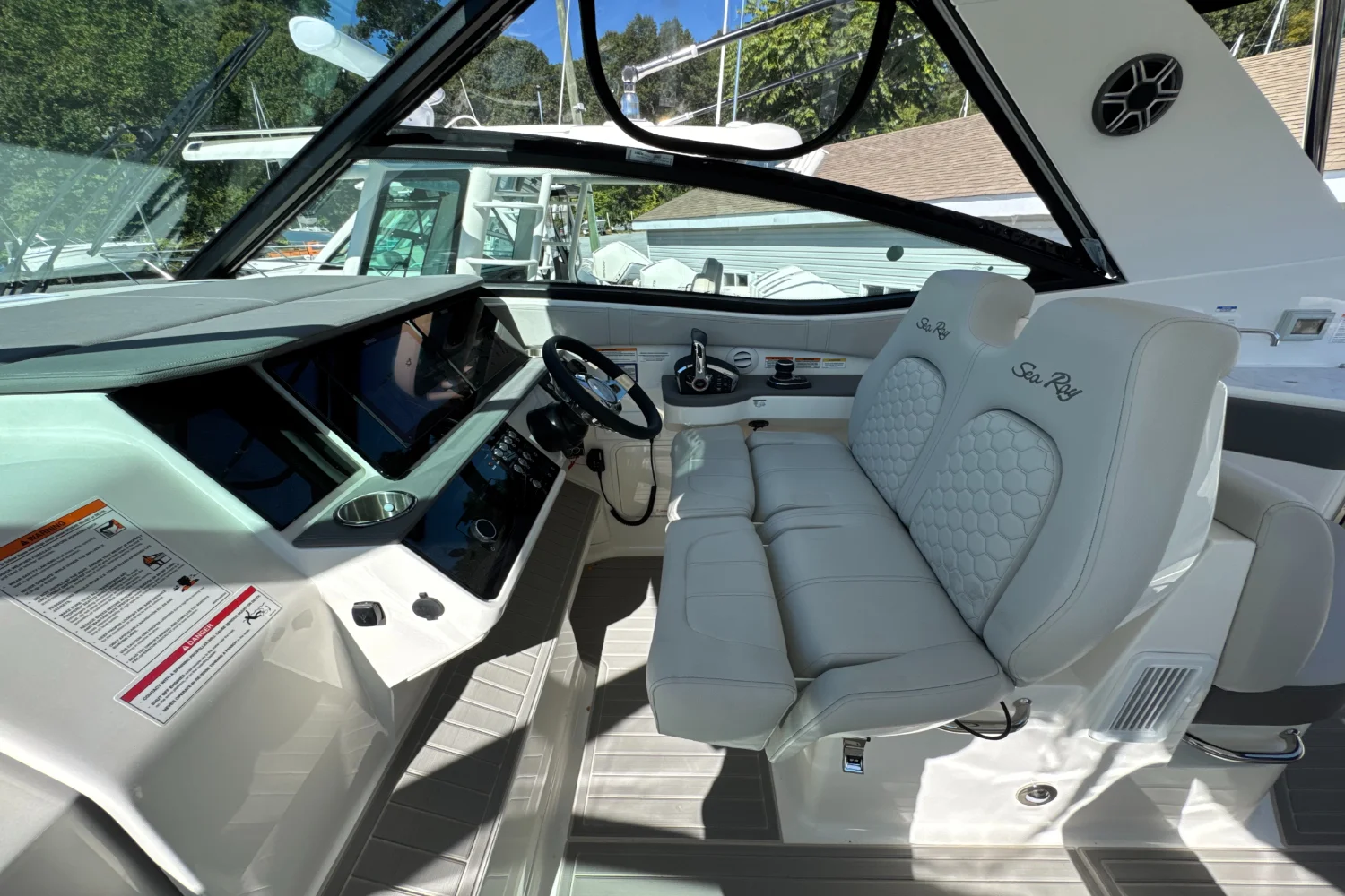 2026 Sea Ray Sundancer 320 Outboard Image Thumbnail #17