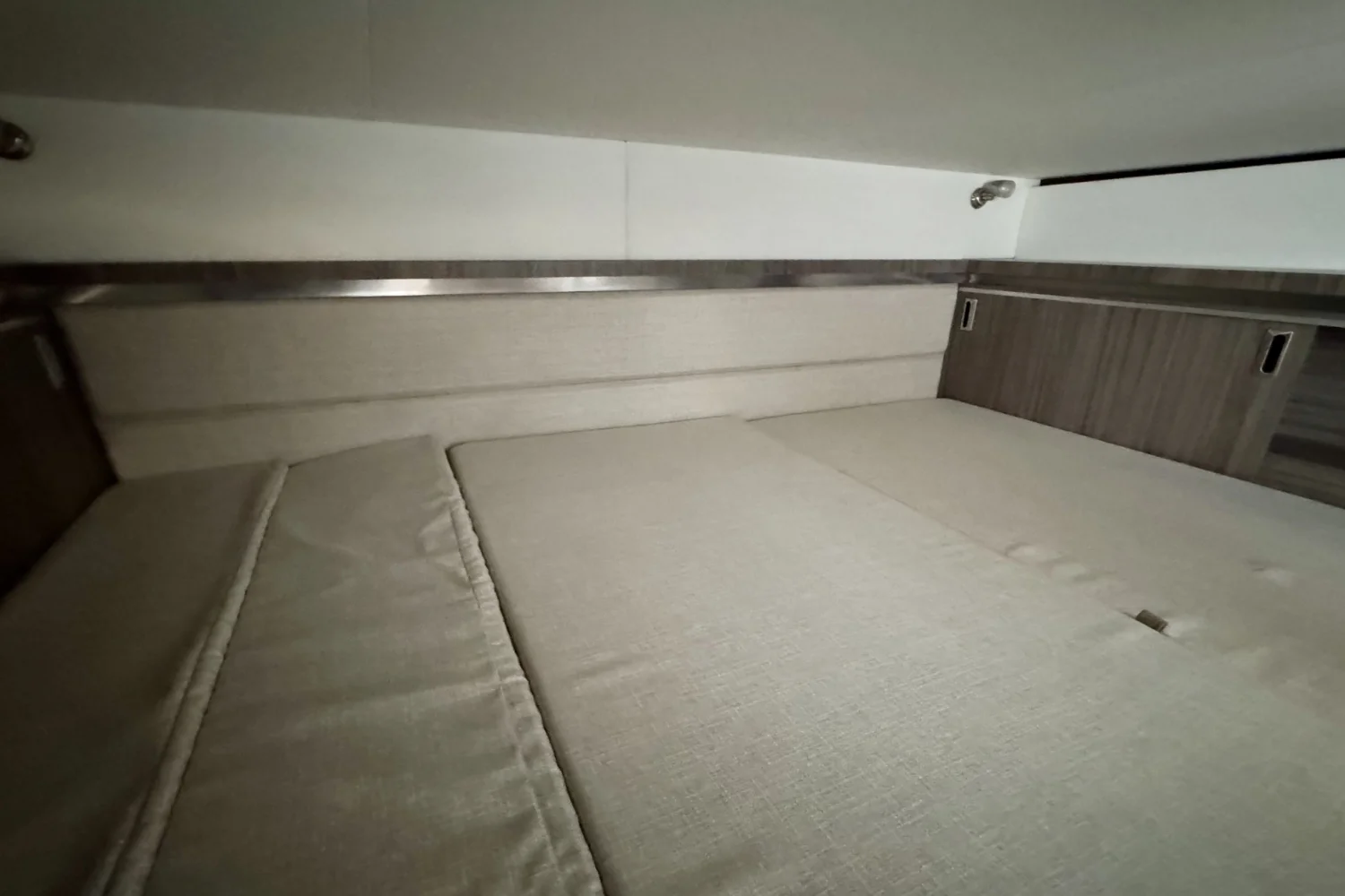 2026 Sea Ray Sundancer 320 Outboard Image Thumbnail #38