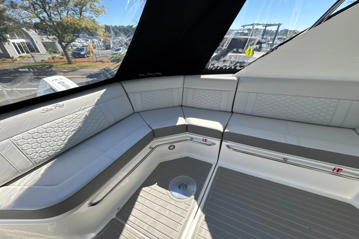 2026 Sea Ray Sundancer 320 Outboard Image Thumbnail #8