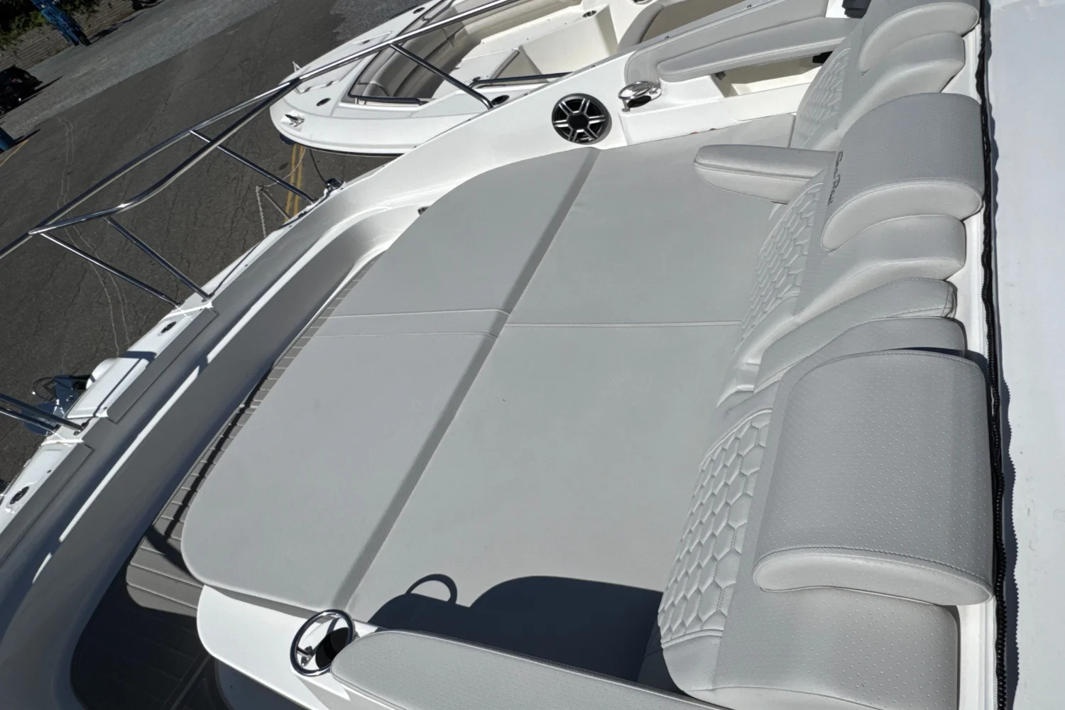 2026 Sea Ray Sundancer 320 Outboard Image Thumbnail #41