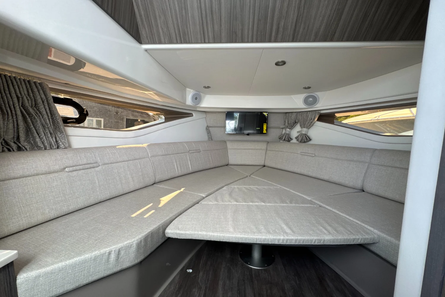 2026 Sea Ray Sundancer 320 Outboard Image Thumbnail #24