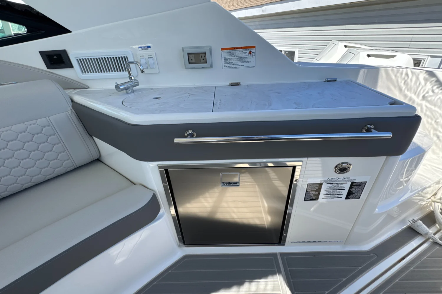 2026 Sea Ray Sundancer 320 Outboard Image Thumbnail #11