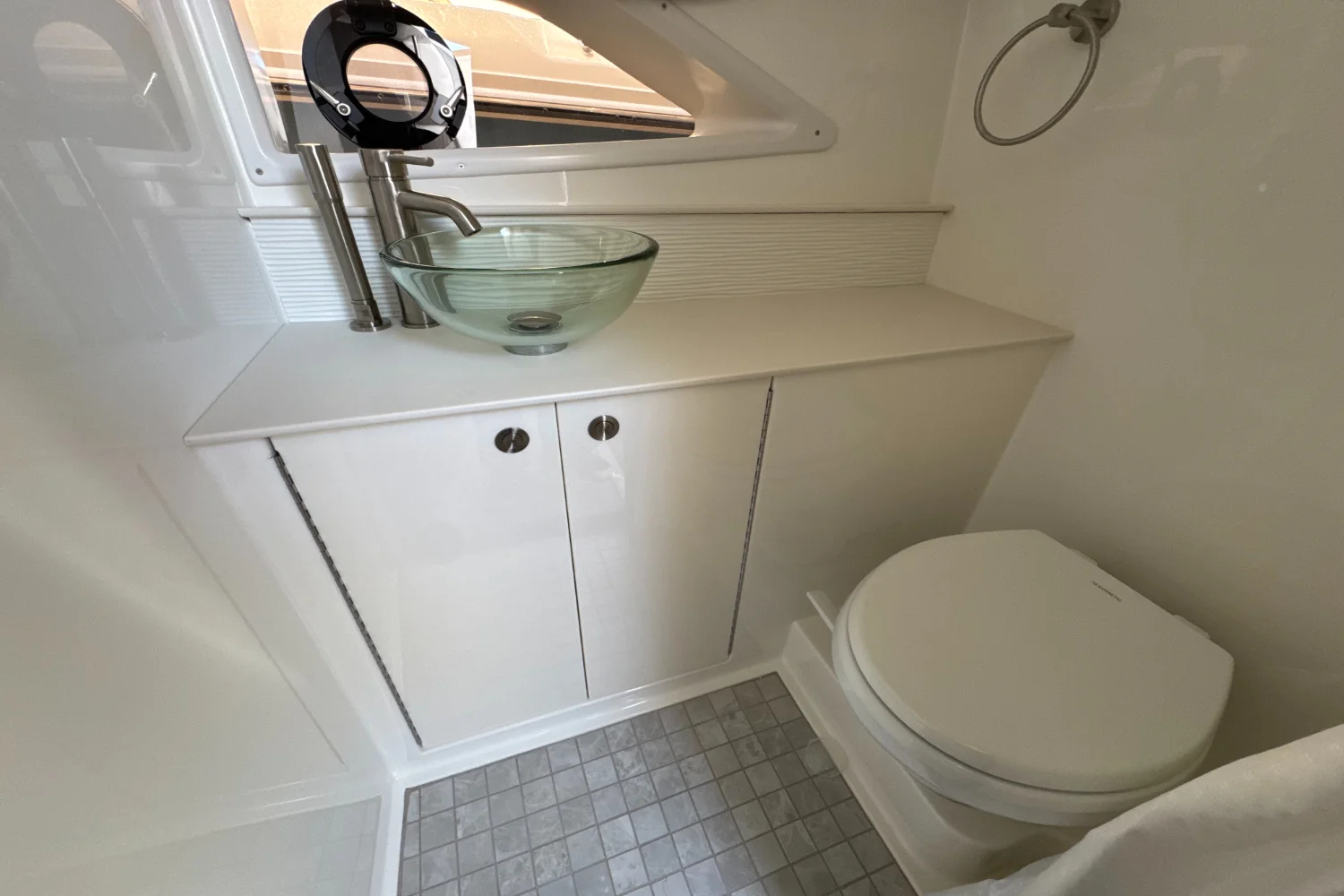 2026 Sea Ray Sundancer 320 Outboard Image Thumbnail #27