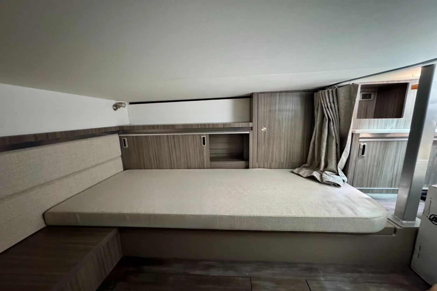 2026 Sea Ray Sundancer 320 Outboard Image Thumbnail #33