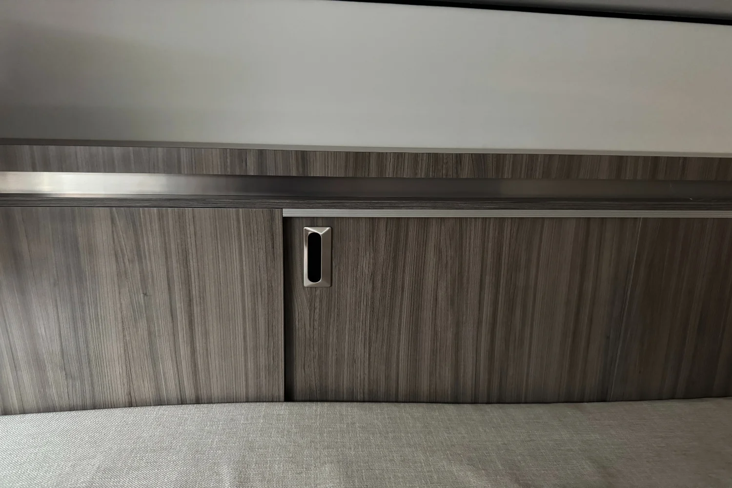 2026 Sea Ray Sundancer 320 Outboard Image Thumbnail #34